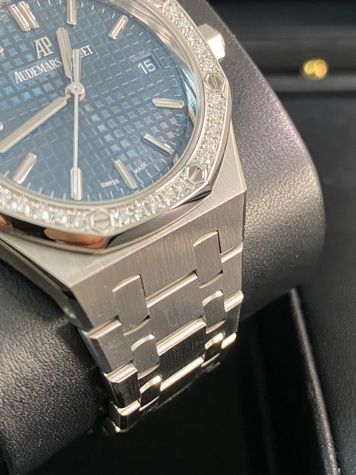 Audemars Piguet Royal Oak Self Winding - 2020 - Diamond-set Bezel - Blue Dial - 77351ST *FULL SET*