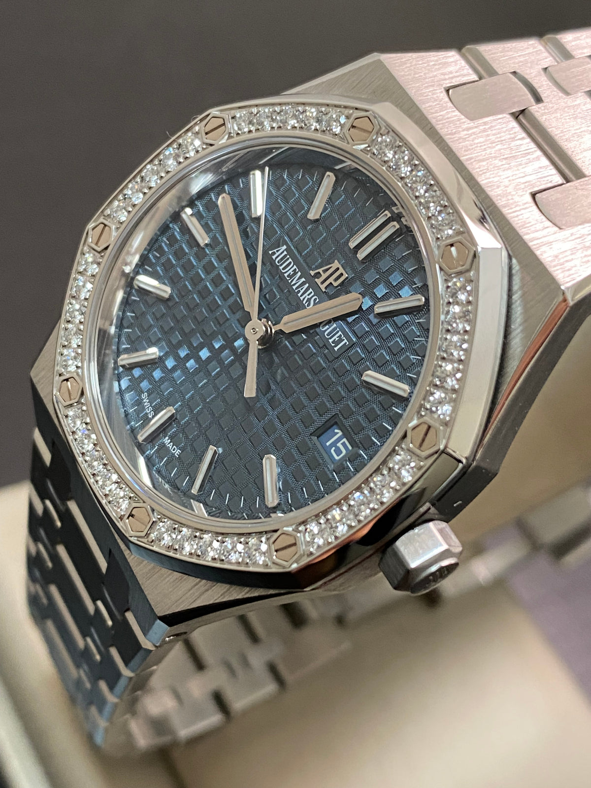 Audemars Piguet Royal Oak Self Winding - 2020 - Diamond-set Bezel - Blue Dial - 77351ST *FULL SET*