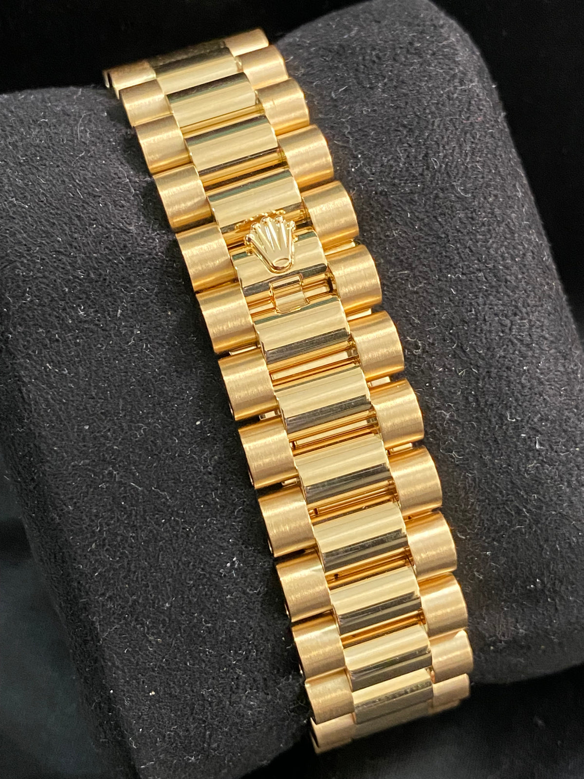 Rolex Yellow Gold Day-Date 36 - 2018 - Fluted Bezel - Champagne Index Dial - President Bracelet - 118238 *UNPOLISHED*