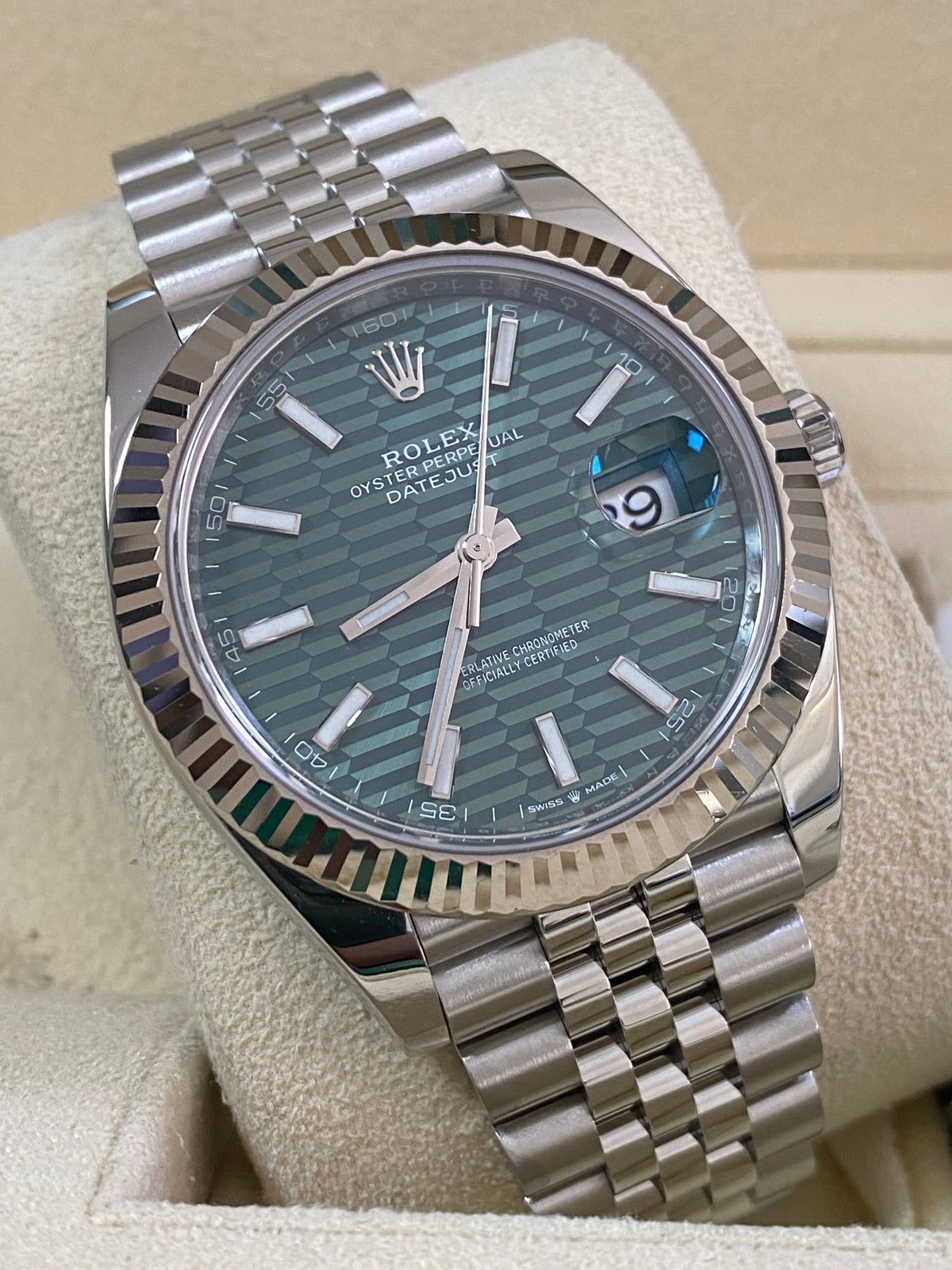 Rolex Steel and White Gold Datejust 41 - 2022 - Fluted Bezel - Mint Green Fluted-Motif Dial - Jubilee Bracelet - 126334 *FULL SET*