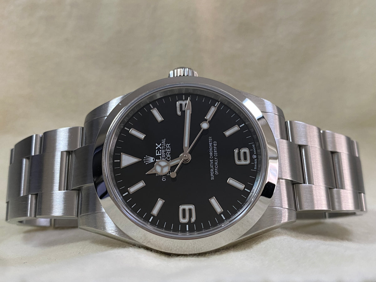 Rolex Oyster Perpetual Explorer 40 - 2023 - Black Dial - Smooth Bezel - 224270 *FULL SET*