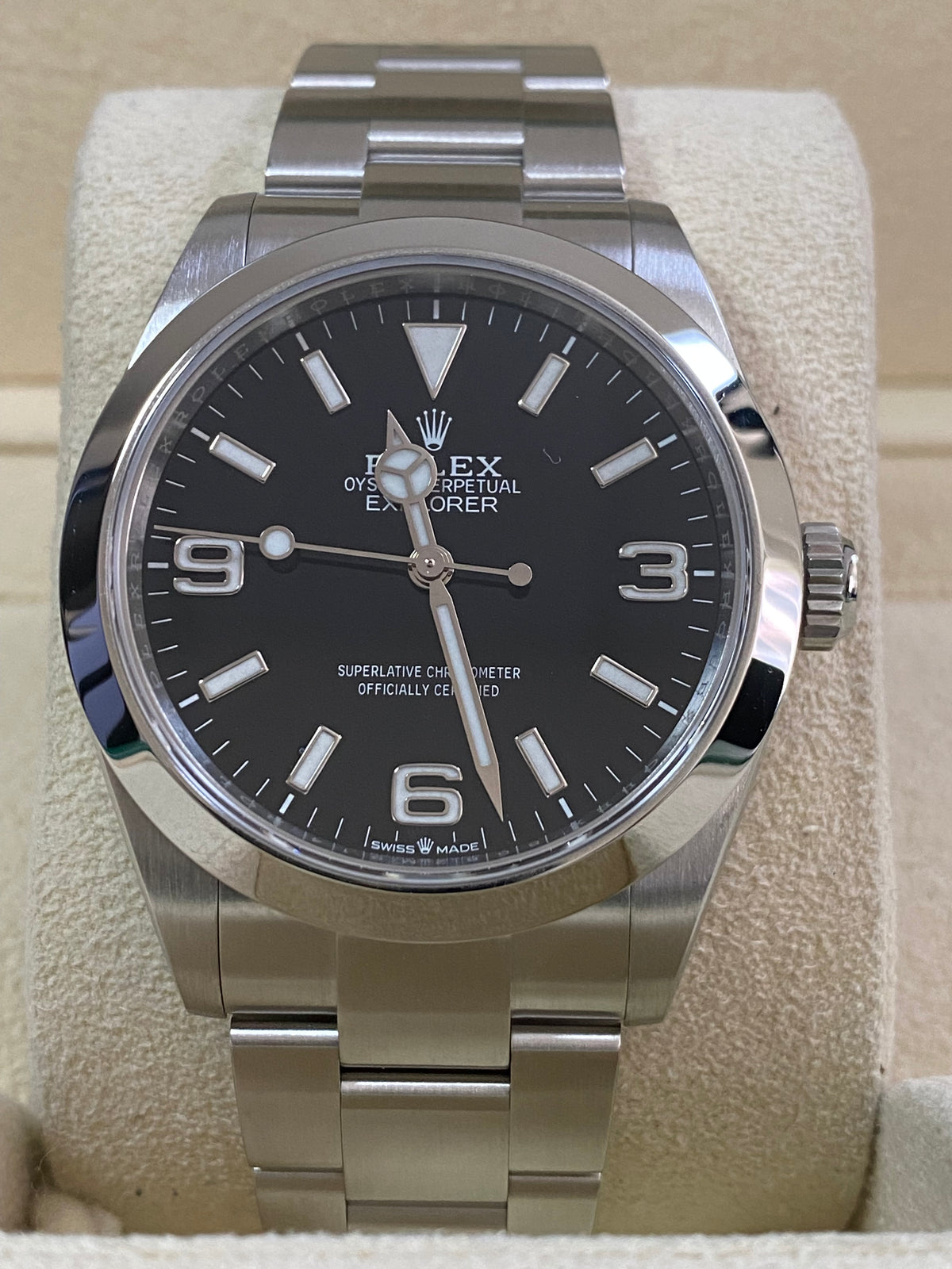 Rolex Oyster Perpetual Explorer 40 - 2023 - Black Dial - Smooth Bezel - 224270 *FULL SET*