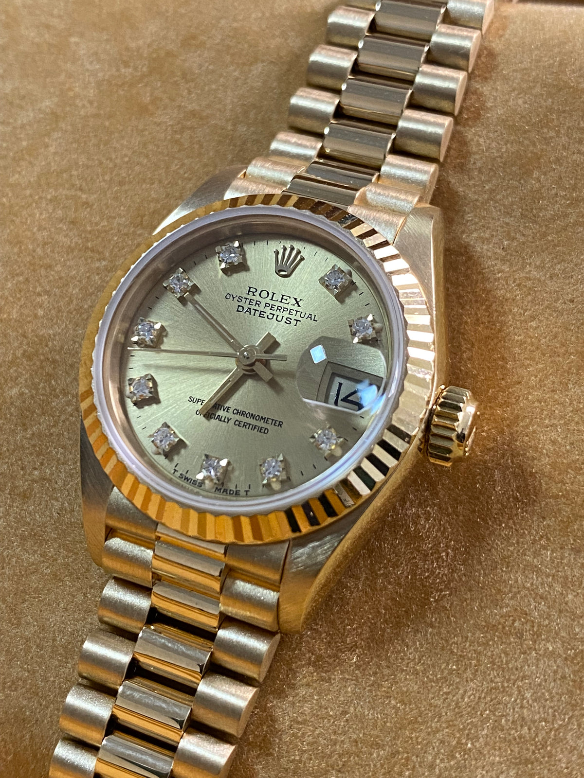 Rolex Yellow Gold Lady-Datejust - R serial - Fluted Bezel - Champagne Diamond Dial - President Bracelet - 69178 *FULL SET*