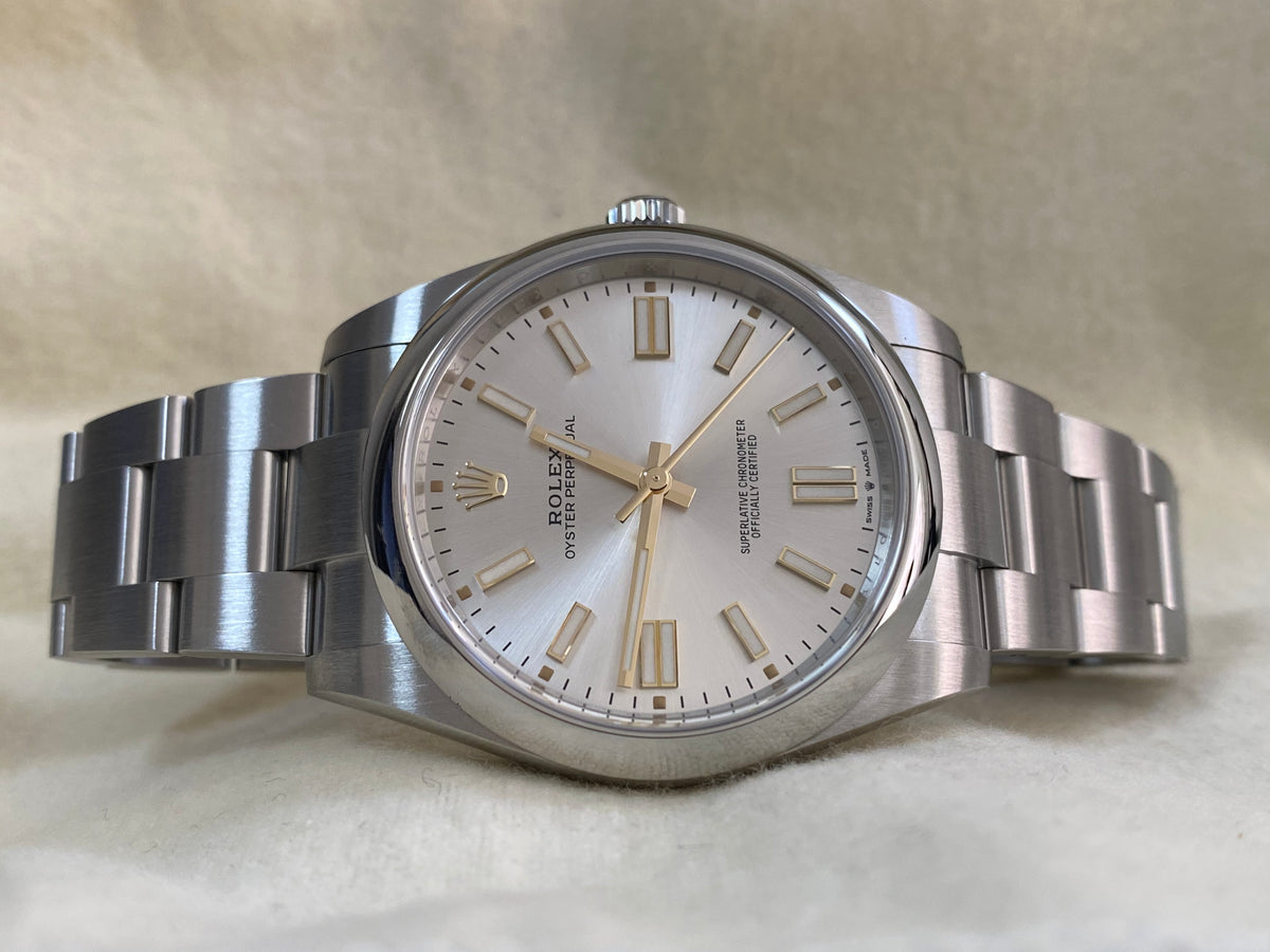 Rolex Oyster Perpetual 41 - 2021 - Domed Bezel - Silver Index Dial - Oyster Bracelet - 124300 *COMPLETE SET*