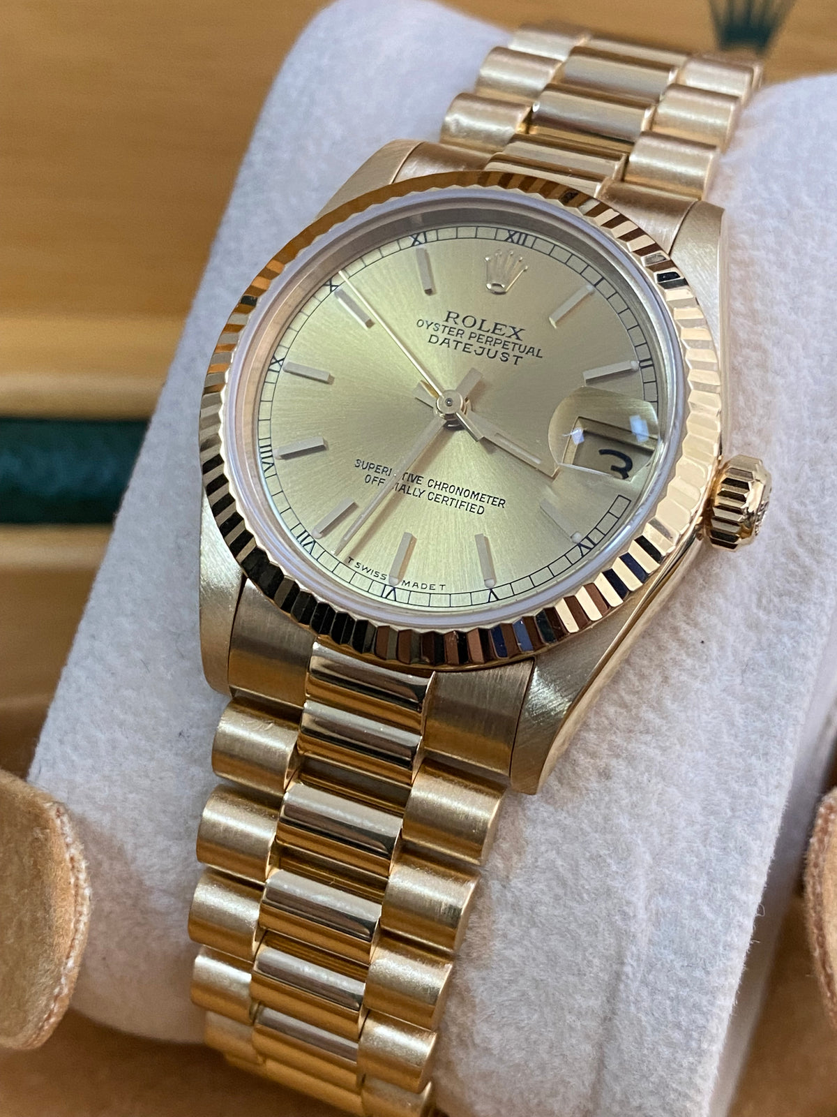 Rolex Yellow Gold Datejust 31 - L serial - Fluted Bezel - Champagne Index Dial - President Bracelet - 68278