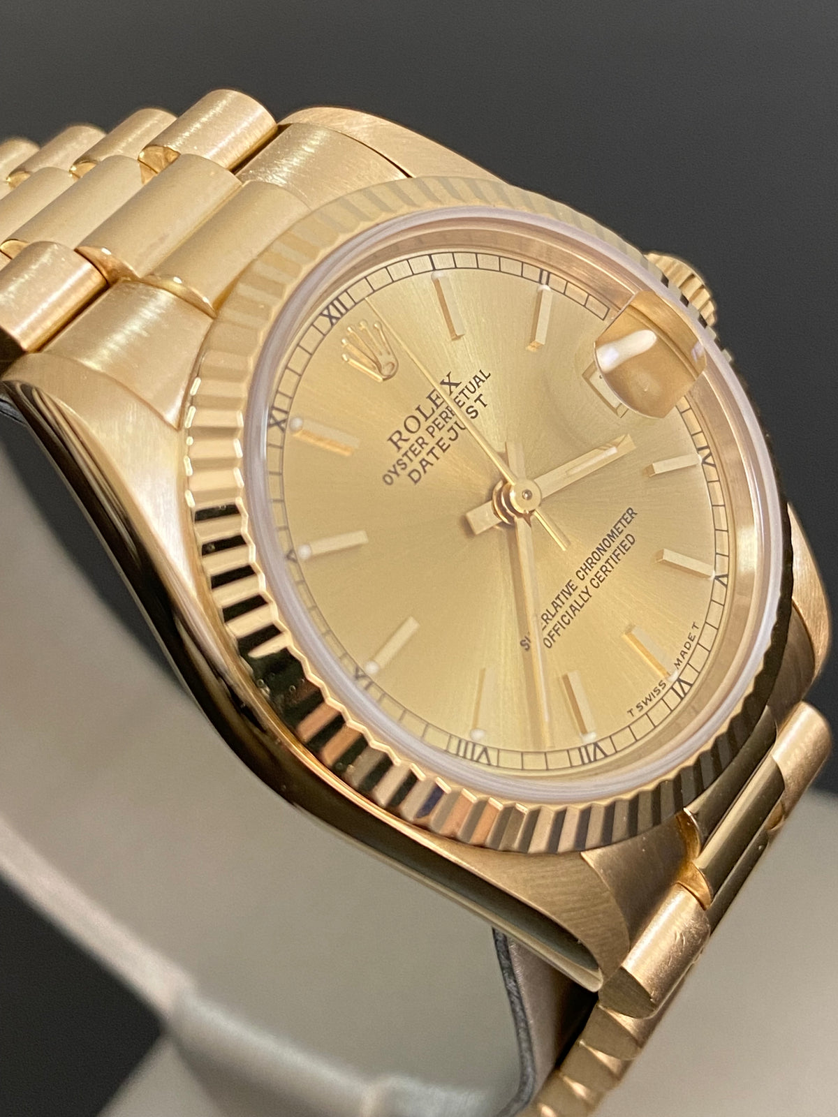 Rolex Yellow Gold Datejust 31 - L serial - Fluted Bezel - Champagne Index Dial - President Bracelet - 68278