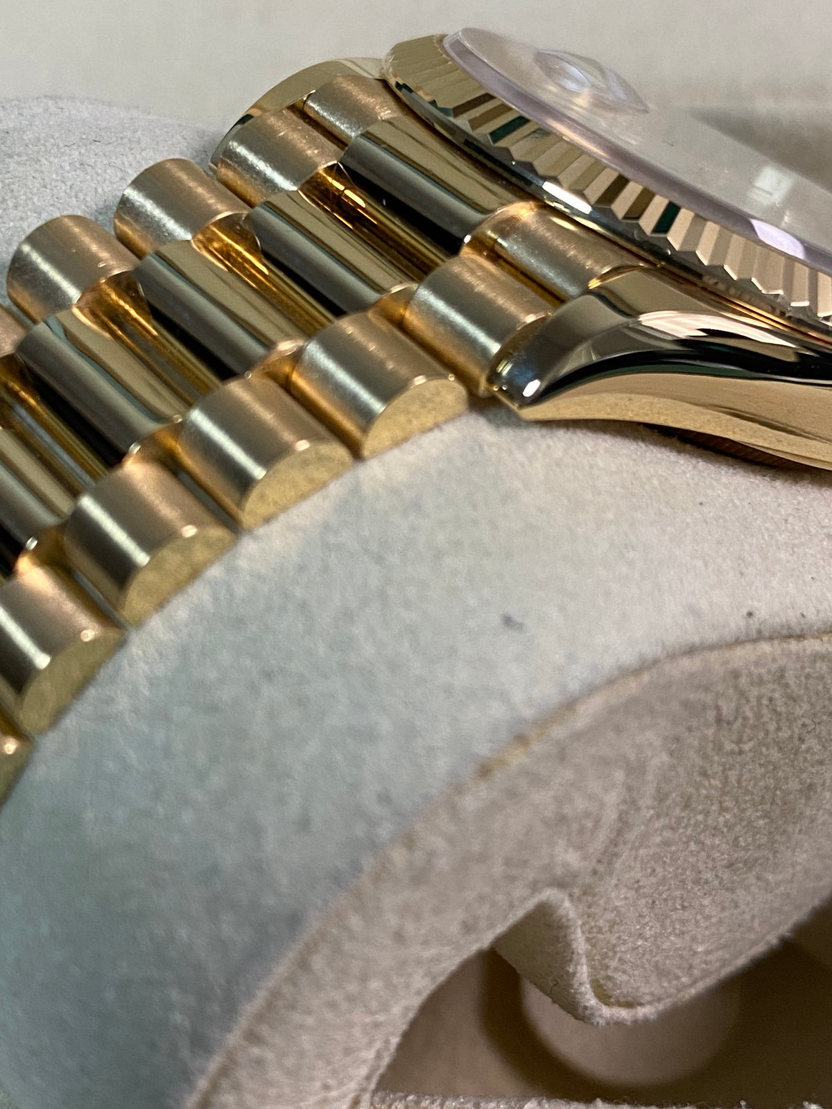 Rolex Yellow Gold Day-Date 36 - 2021 - Fluted Bezel - Mother-of-Pearl Diamond Dial - President Bracelet - 128238 *FULL SET*