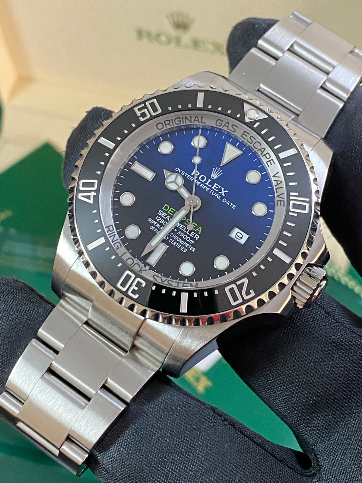 Rolex Sea-Dweller Deepsea 44 - 2022 - D-Blue "James Cameron" Dial - 126660 *FULL SET*