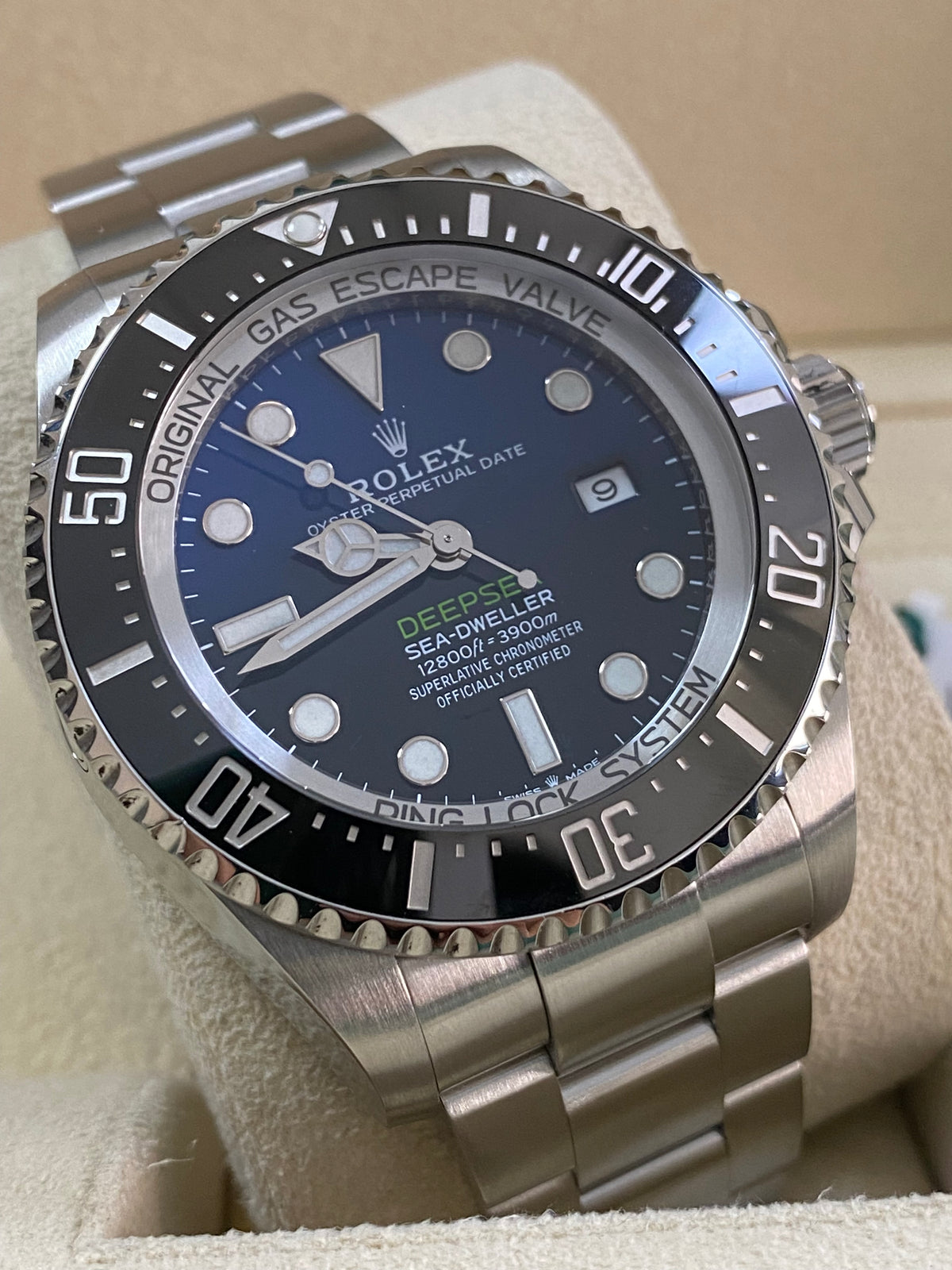 Rolex Sea-Dweller Deepsea 44 - 2022 - D-Blue "James Cameron" Dial - 126660 *FULL SET*