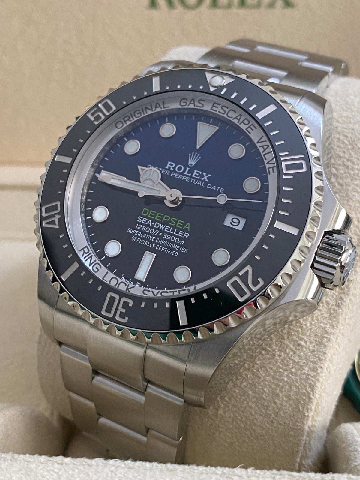 Rolex Sea-Dweller Deepsea 44 - 2022 - D-Blue "James Cameron" Dial - 126660 *FULL SET*