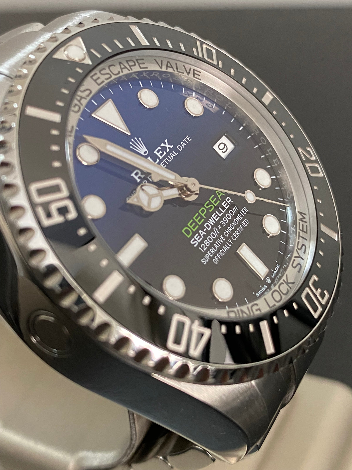 Rolex Sea-Dweller Deepsea 44 - 2022 - D-Blue "James Cameron" Dial - 126660 *FULL SET*