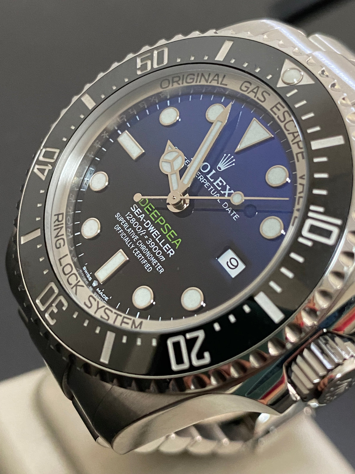 Rolex Sea-Dweller Deepsea 44 - 2022 - D-Blue "James Cameron" Dial - 126660 *FULL SET*