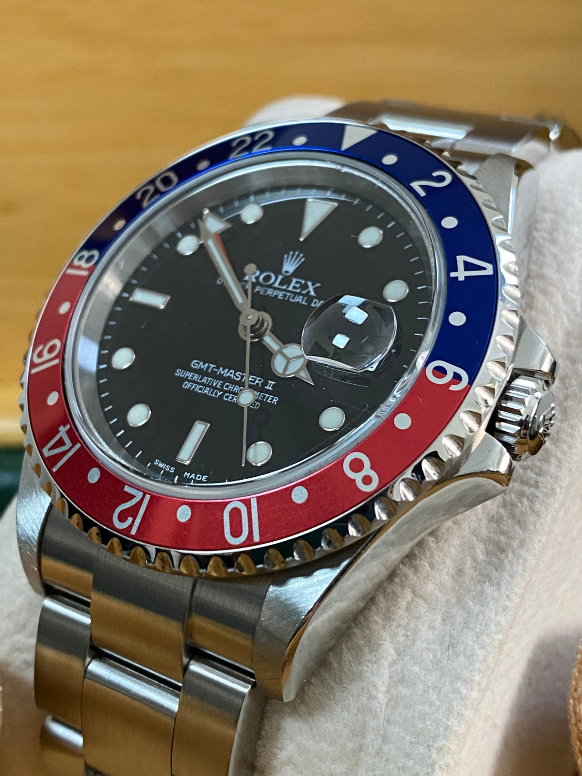 Rolex Steel GMT-Master II -  D serial - "Pepsi" No Holes Case - Black Dial - Oyster Bracelet - 16710 *COMPLETE SET*