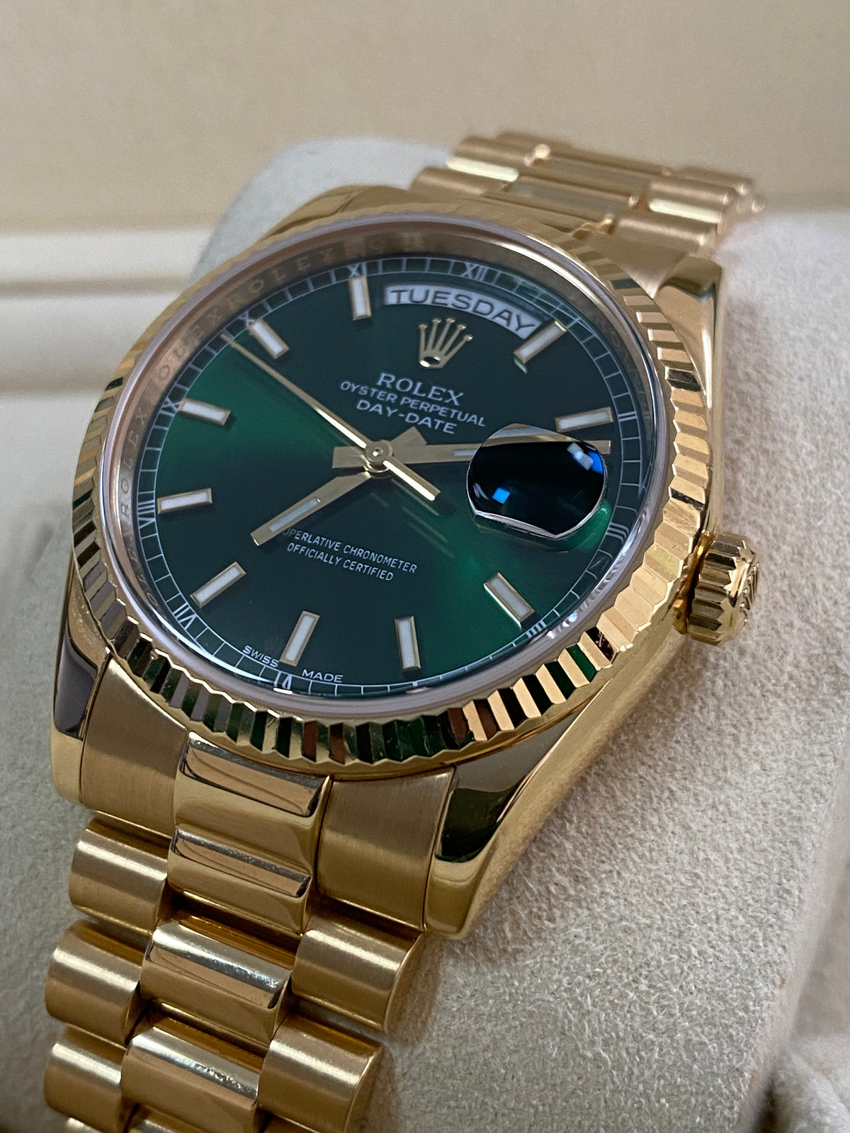 Rolex Yellow Gold Day-Date 36 - 2016 - Fluted Bezel - Green Dial - President Bracelet - 118238 *FULL SET*