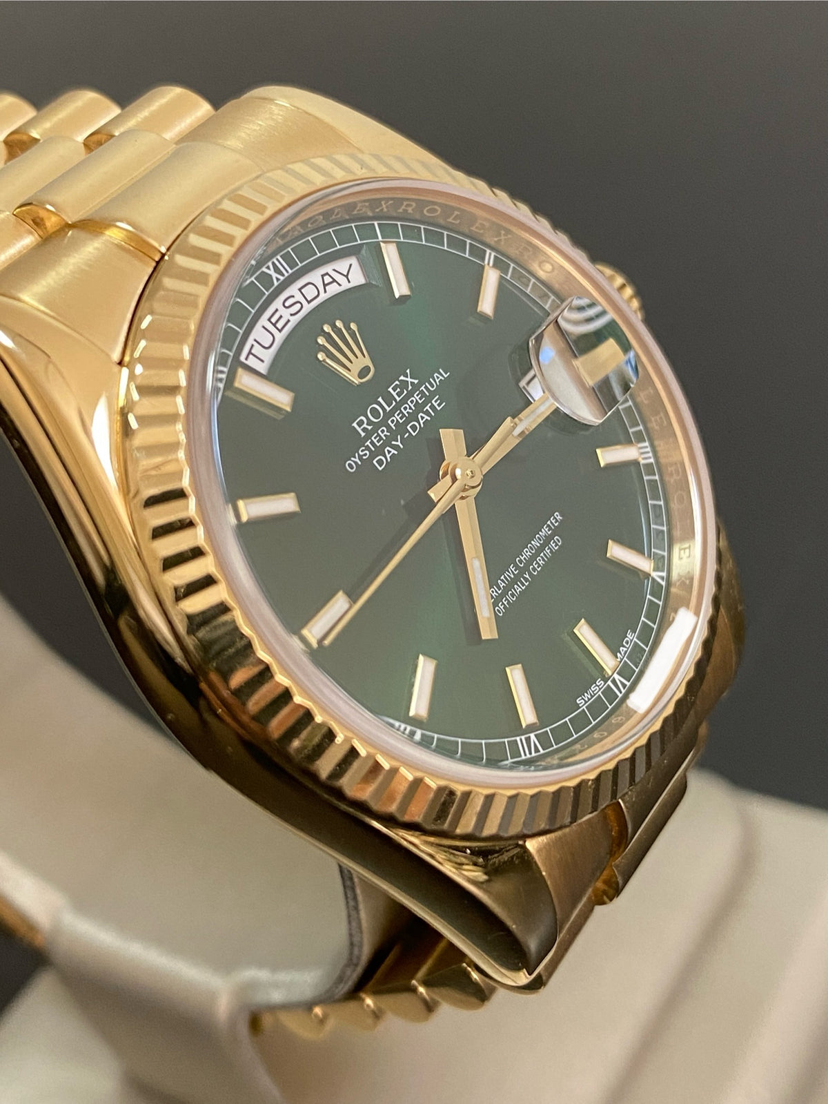 Rolex Yellow Gold Day-Date 36 - 2016 - Fluted Bezel - Green Dial - President Bracelet - 118238 *FULL SET*