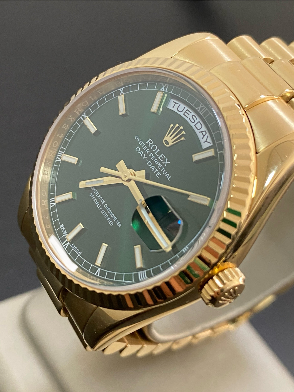 Rolex Yellow Gold Day-Date 36 - 2016 - Fluted Bezel - Green Dial - President Bracelet - 118238 *FULL SET*