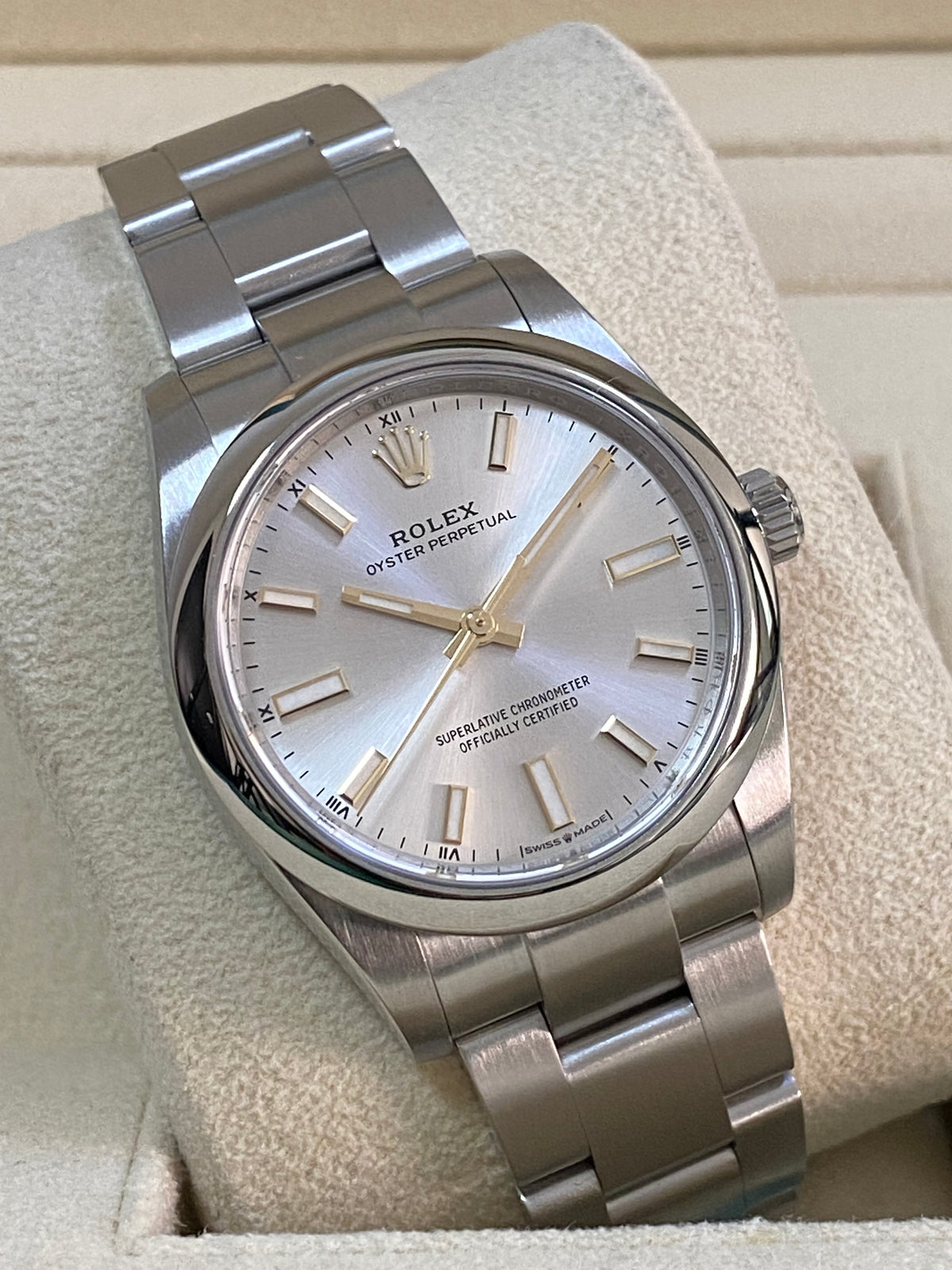 Rolex Oyster Perpetual 34 - 2023 - Domed Bezel - Silver Index Dial - Oyster Bracelet - 124200