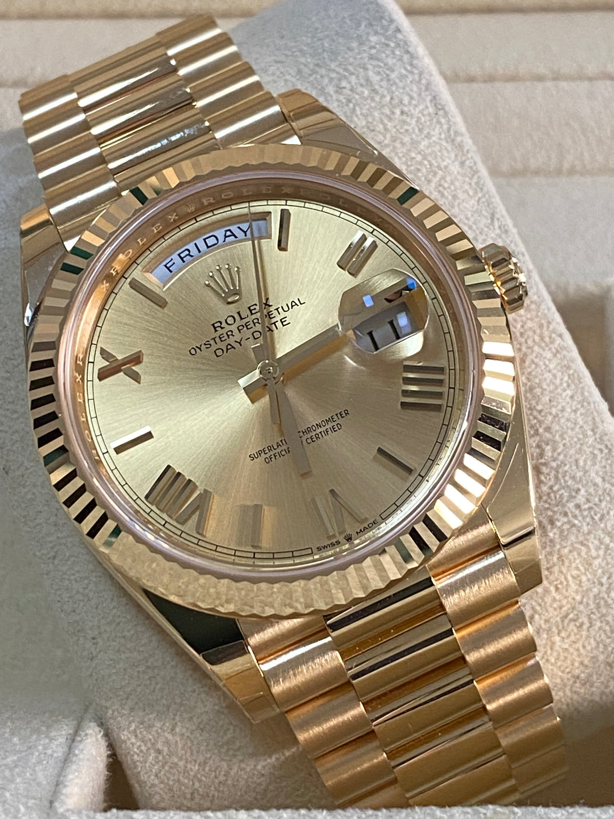 Rolex Yellow Gold Day-Date 40 - 2023 - Fluted Bezel - Champagne Roman Dial - President Bracelet - 228238