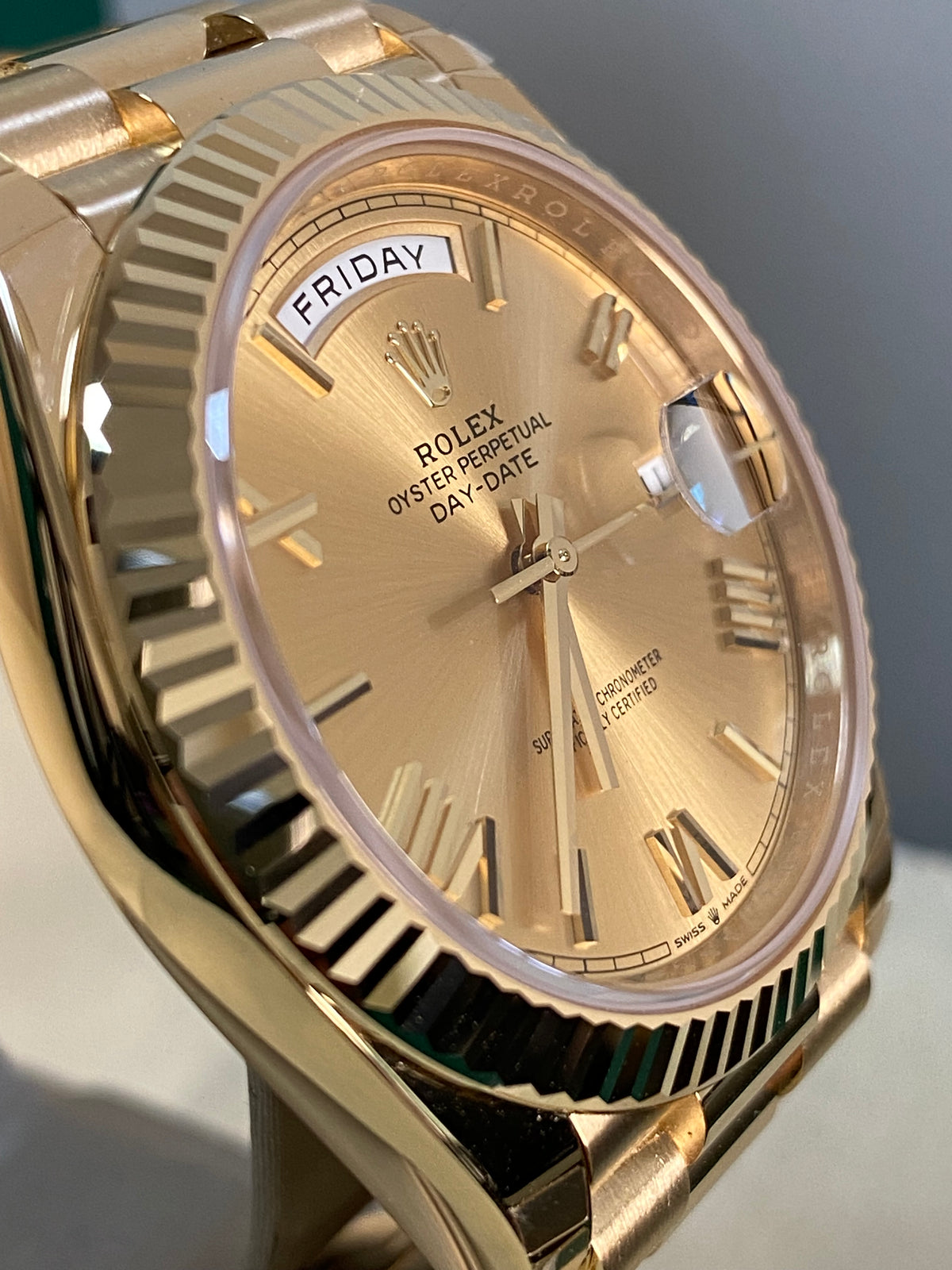 Rolex Yellow Gold Day-Date 40 - 2023 - Fluted Bezel - Champagne Roman Dial - President Bracelet - 228238