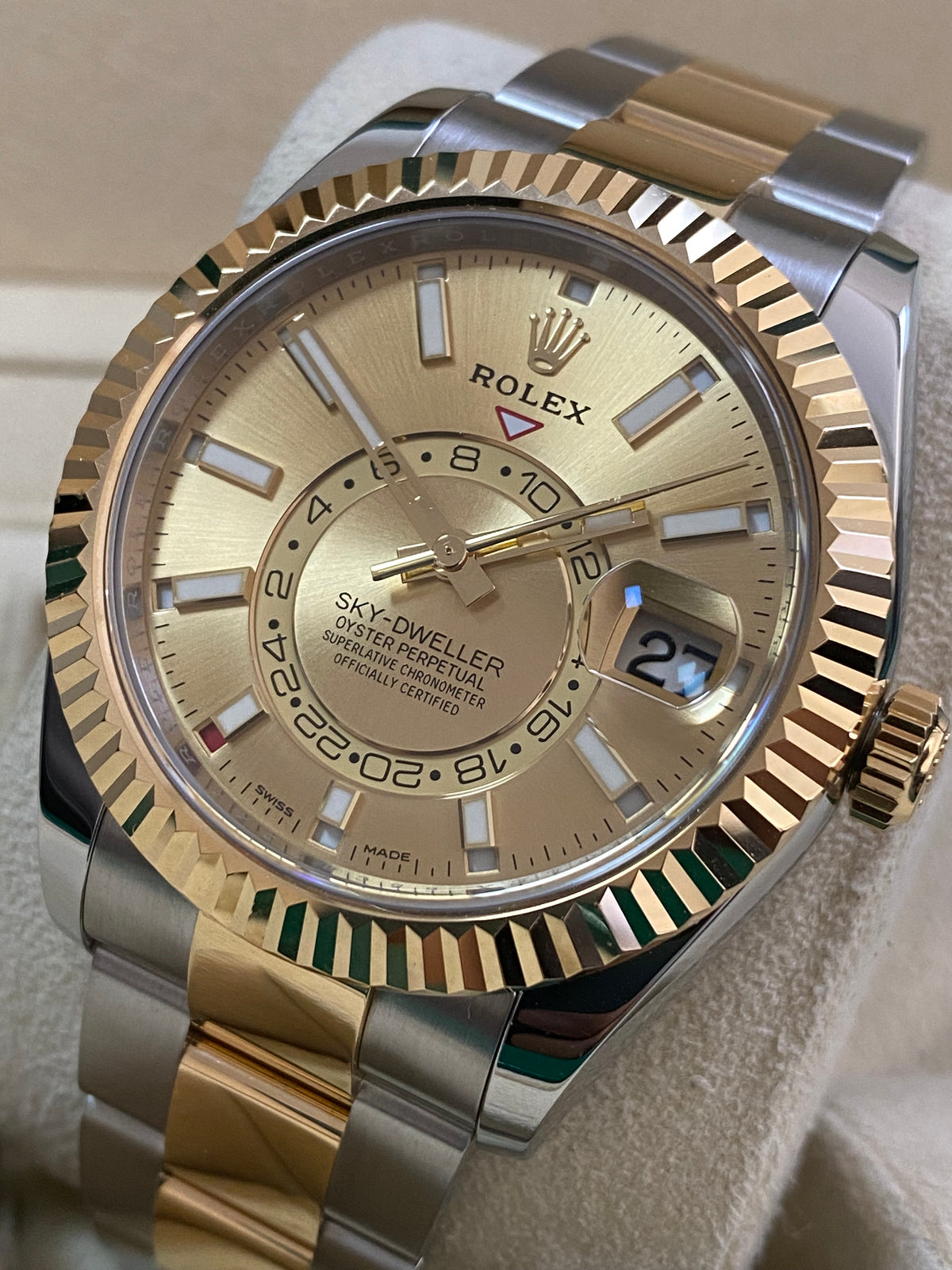 Rolex Yellow Rolesor Sky-Dweller - 2020 - Champagne Dial - Oyster Bracelet - 326933 *FULL SET*