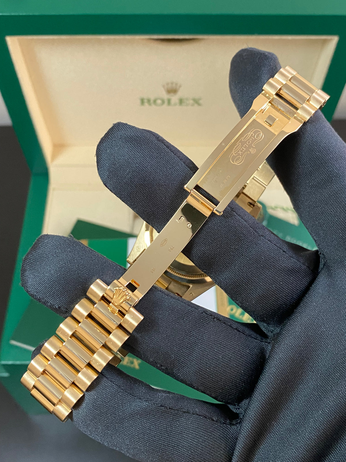 Rolex Yellow Gold Day-Date 36 - 2015 - Fluted Bezel - Champagne Dial - President Bracelet - 118238 *FULL SET*