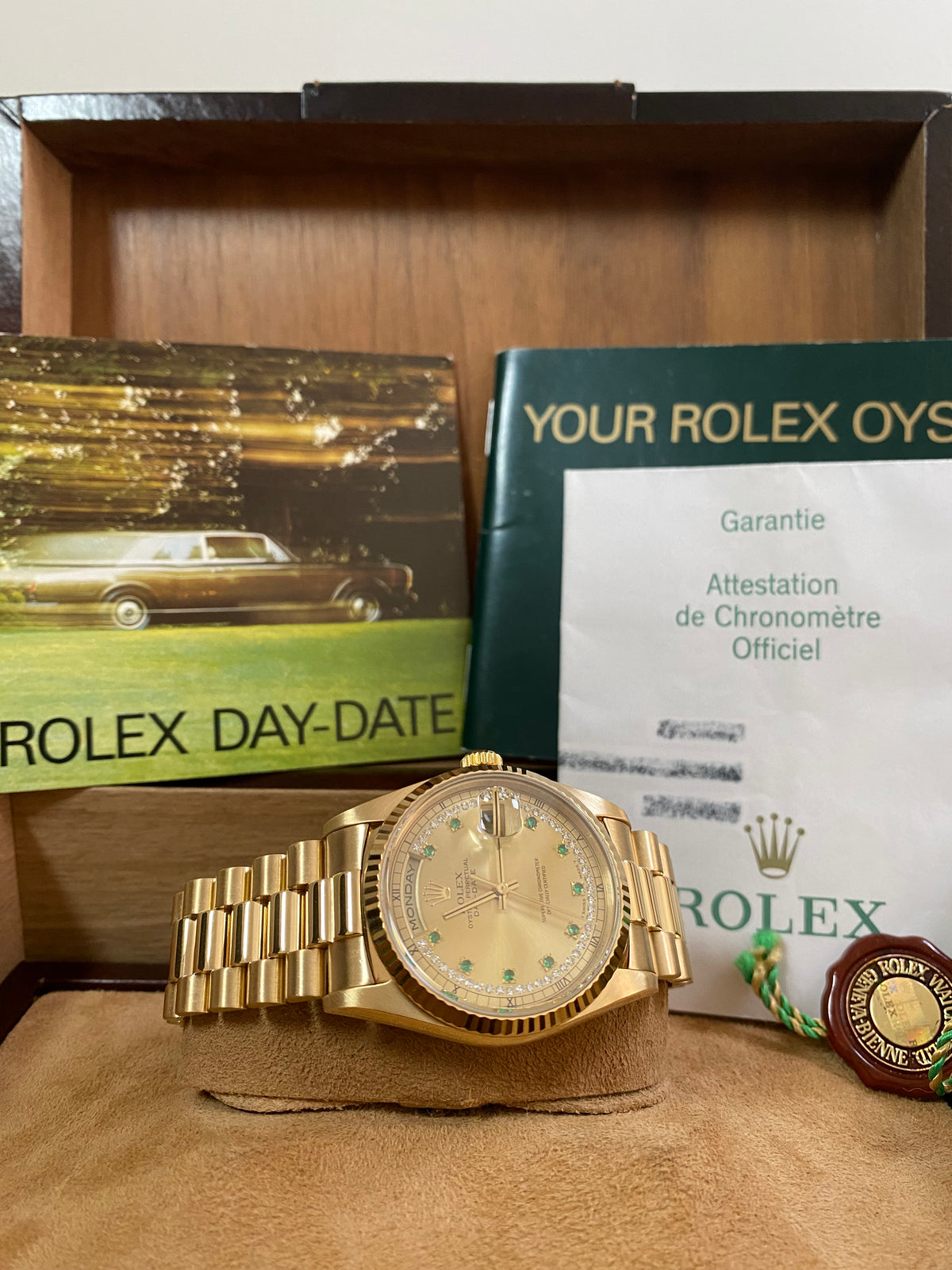 Rolex Yellow Gold Day-Date 36 - A serial - Fluted Bezel - Emerald String Diamond Dial - Double Quickset - President Bracelet - 18238 *FULL SET*