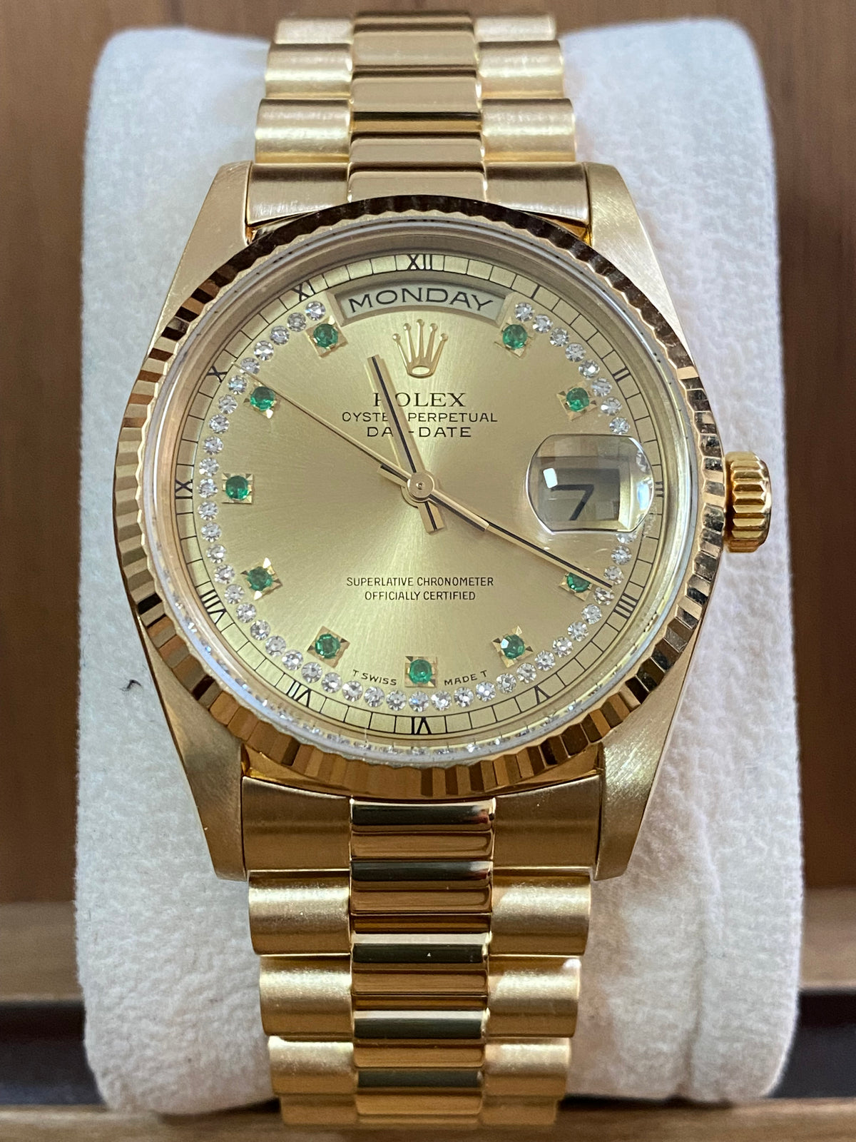 Rolex Yellow Gold Day-Date 36 - A serial - Fluted Bezel - Emerald String Diamond Dial - Double Quickset - President Bracelet - 18238 *FULL SET*