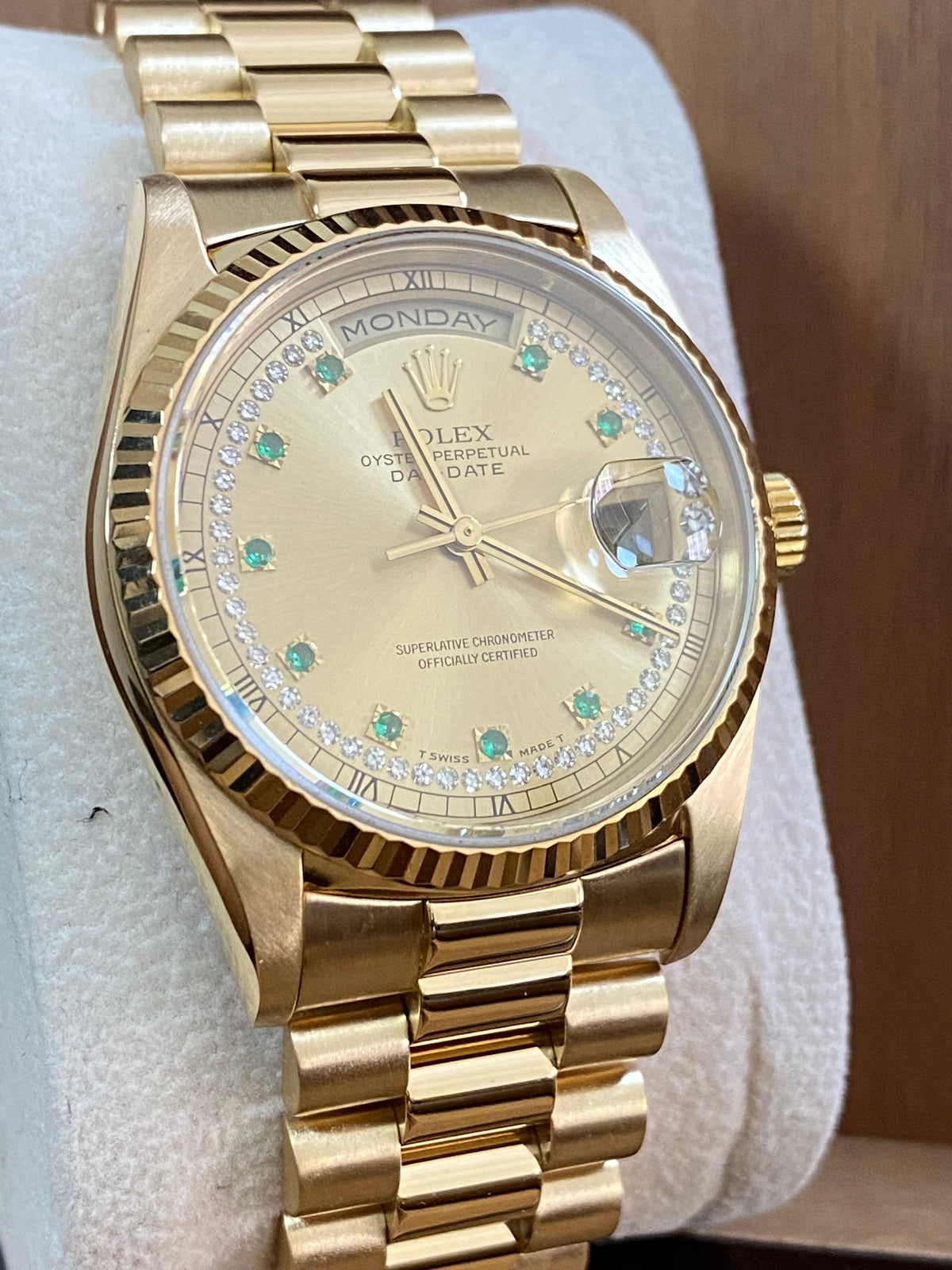 Rolex Yellow Gold Day-Date 36 - A serial - Fluted Bezel - Emerald String Diamond Dial - Double Quickset - President Bracelet - 18238 *FULL SET*