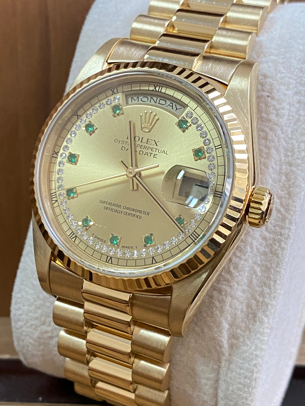 Rolex Yellow Gold Day-Date 36 - A serial - Fluted Bezel - Emerald String Diamond Dial - Double Quickset - President Bracelet - 18238 *FULL SET*