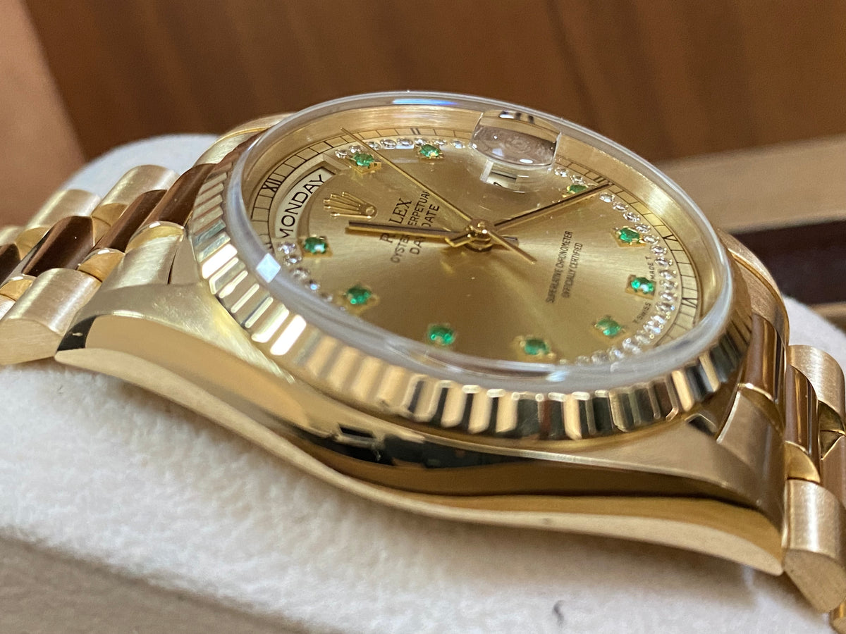 Rolex Yellow Gold Day-Date 36 - A serial - Fluted Bezel - Emerald String Diamond Dial - Double Quickset - President Bracelet - 18238 *FULL SET*