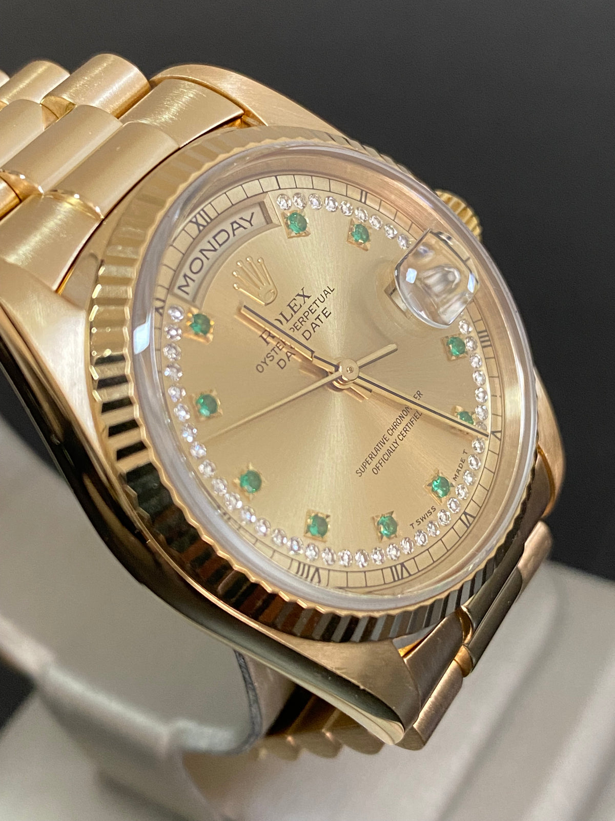 Rolex Yellow Gold Day-Date 36 - A serial - Fluted Bezel - Emerald String Diamond Dial - Double Quickset - President Bracelet - 18238 *FULL SET*