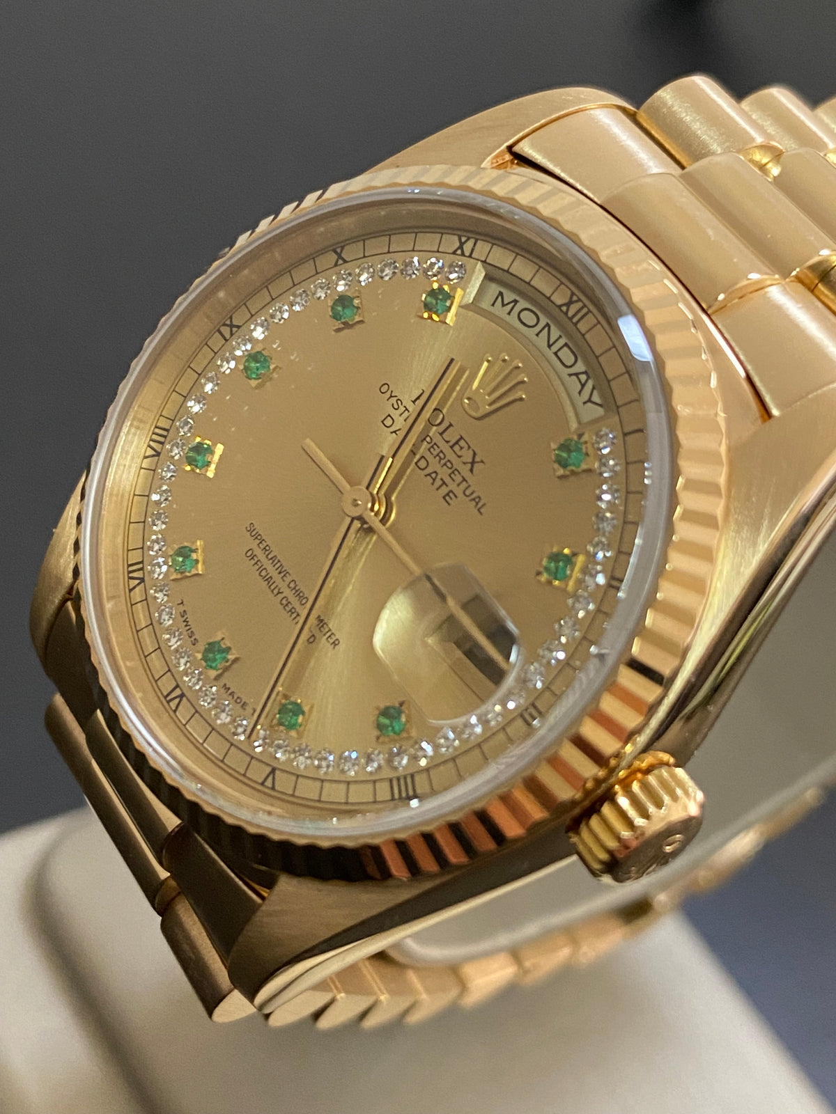 Rolex Yellow Gold Day-Date 36 - A serial - Fluted Bezel - Emerald String Diamond Dial - Double Quickset - President Bracelet - 18238 *FULL SET*