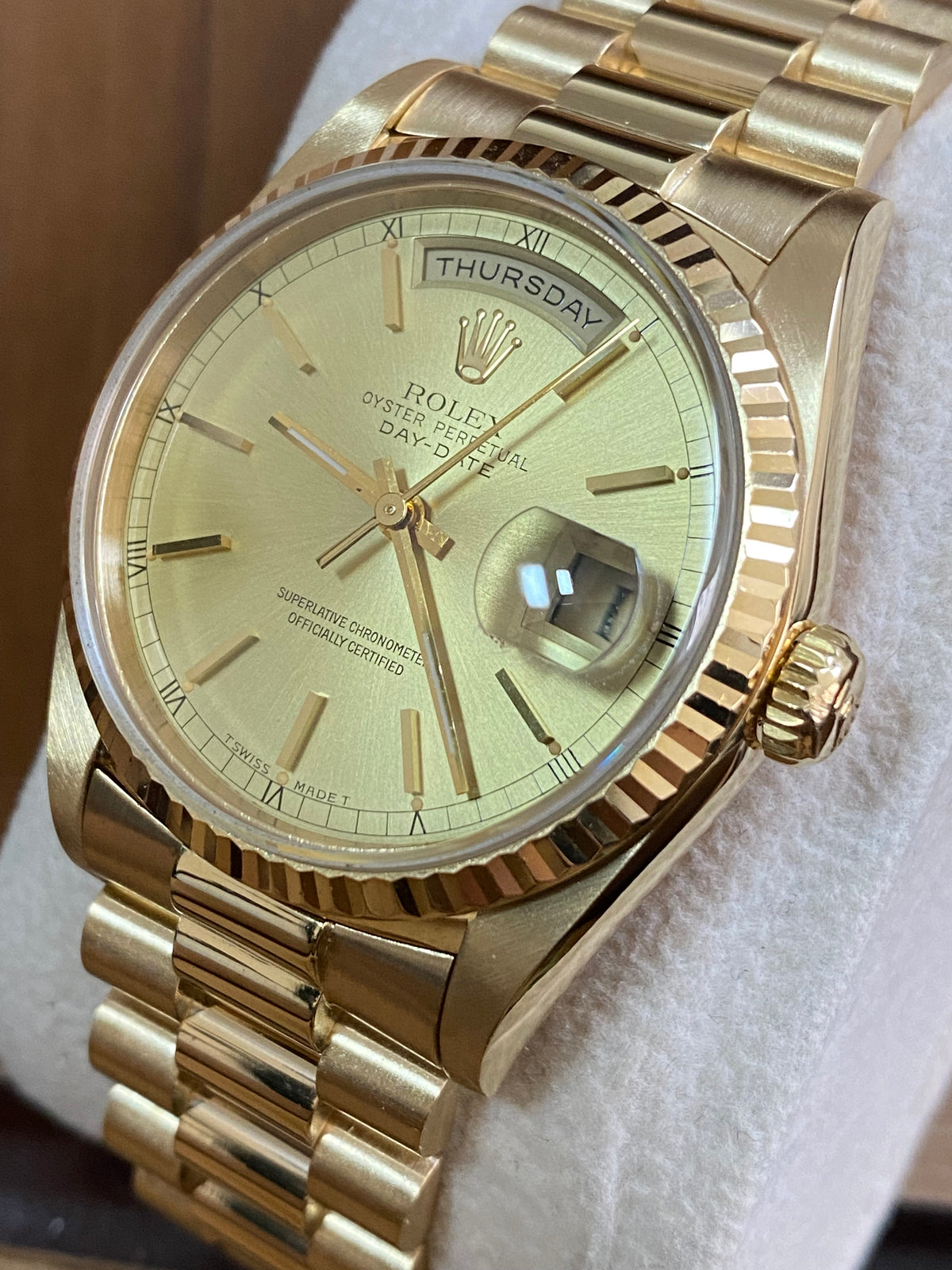 Rolex Yellow Gold Day-Date 36 - X serial - Fluted Bezel - Champagne Dial - Double Quickset - President Bracelet - 18238 *FULL SET*