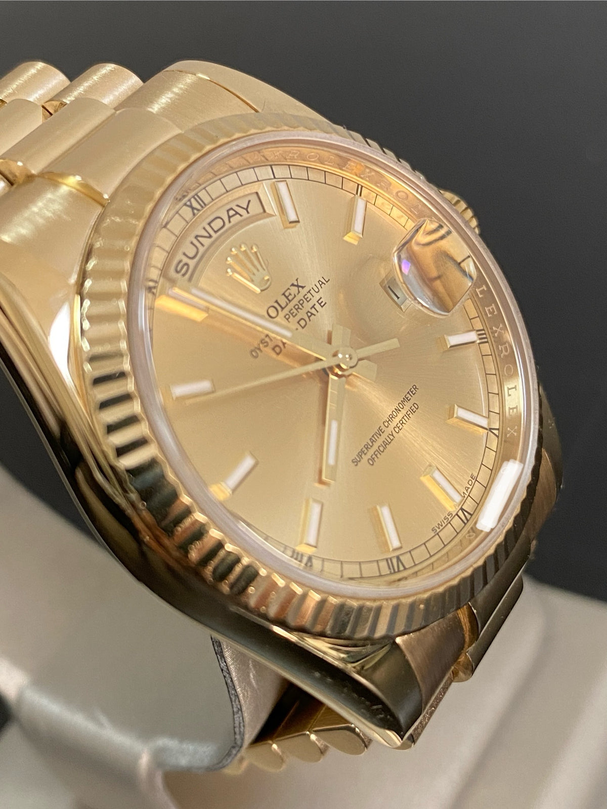 Rolex Yellow Gold Day-Date 36 - G serial - Fluted Bezel - Champagne Dial - President Bracelet - 118238 *FULL SET*