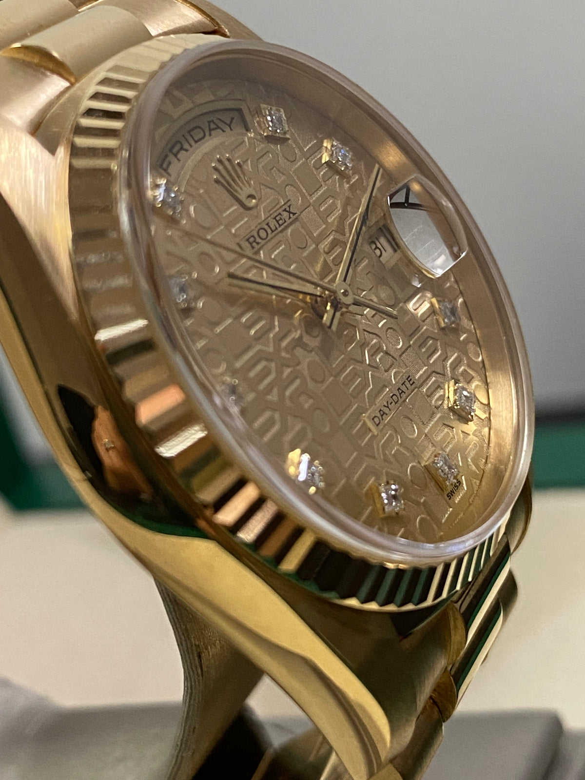 Rolex Yellow Gold Day-Date 36 - 1991 - Fluted Bezel - Factory Diamond Dial - President Bracelet - 18238