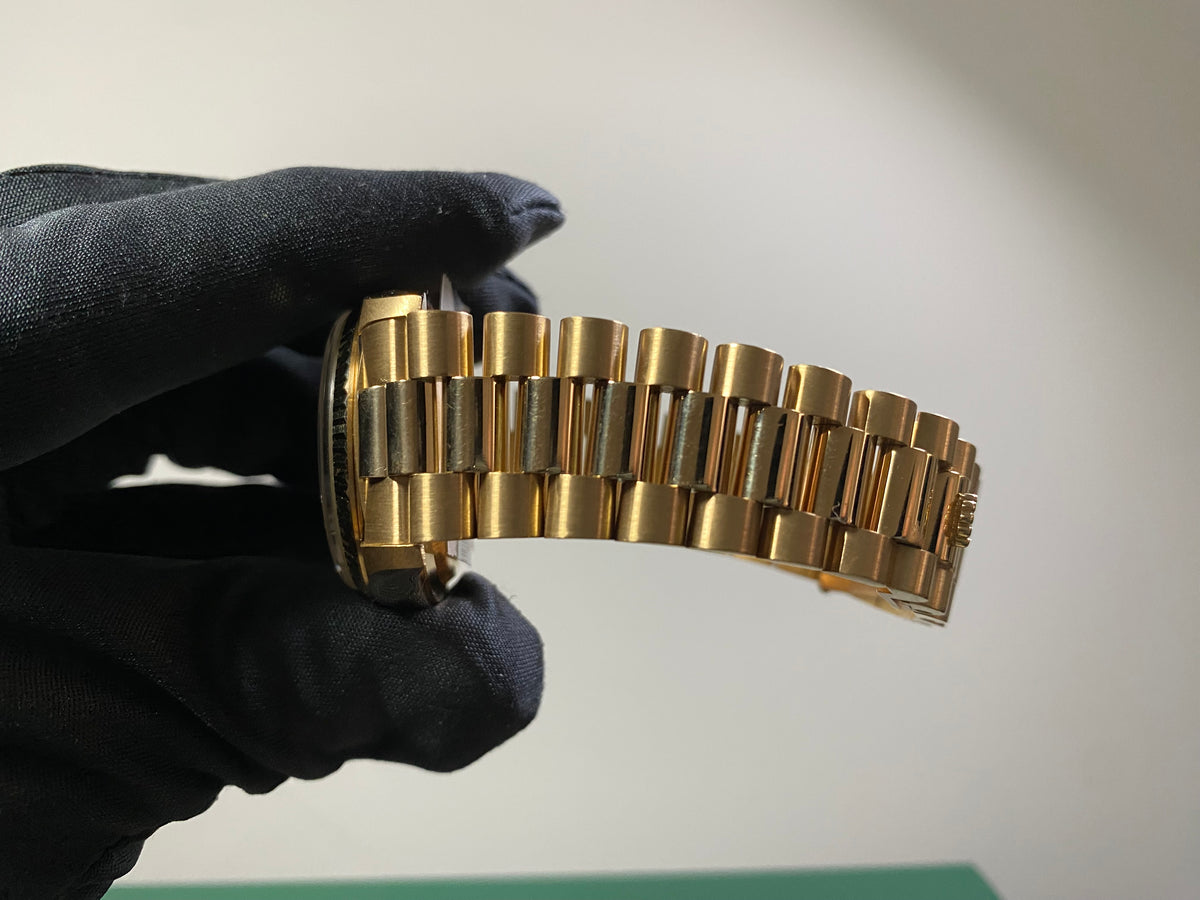 Rolex Yellow Gold Day-Date 36 - 1991 - Fluted Bezel - Factory Diamond Dial - President Bracelet - 18238