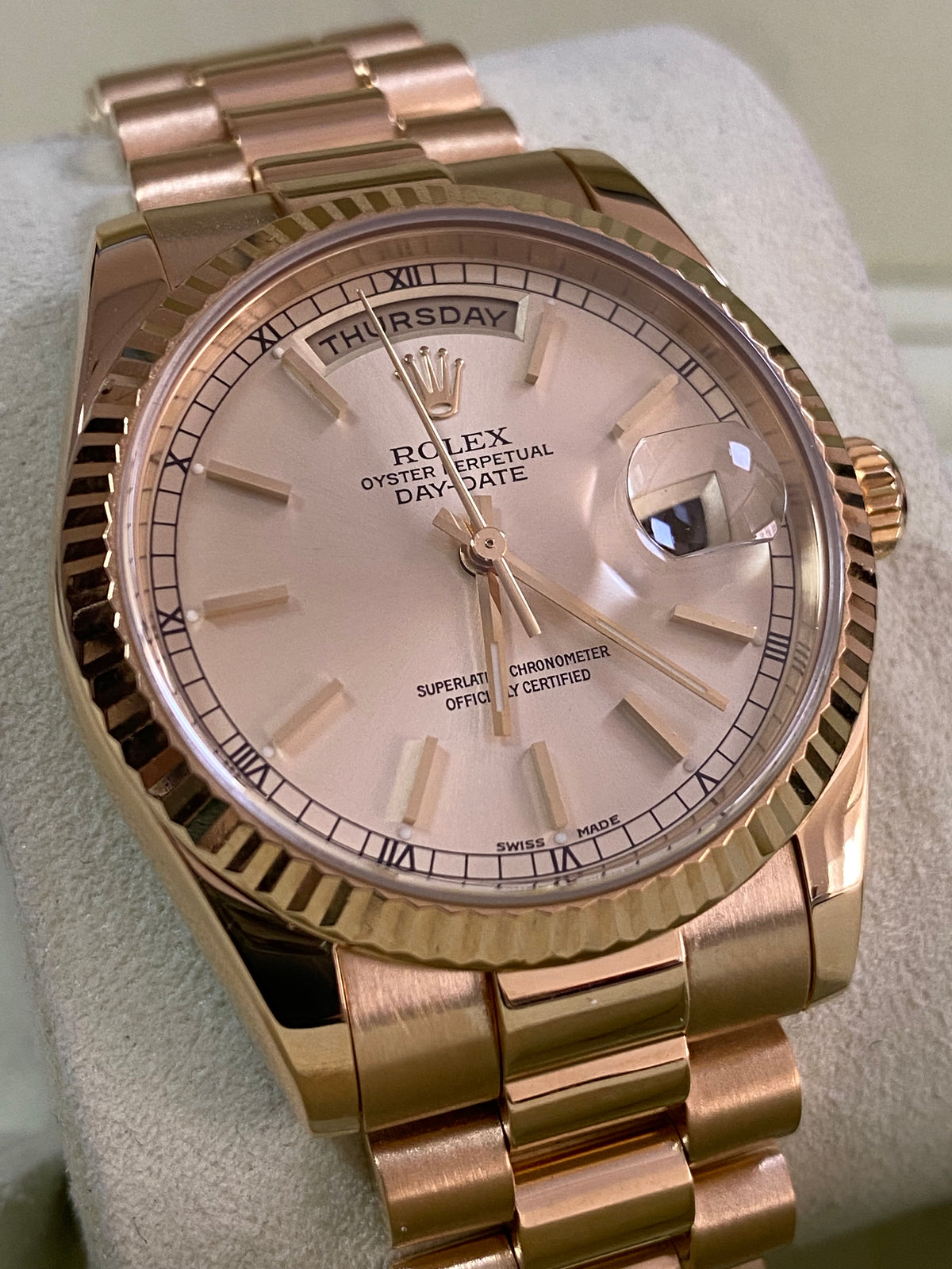 Rolex Yellow Gold Day-Date 36 - Y serial - Fluted Bezel - Champagne Dial - President Bracelet - 118238