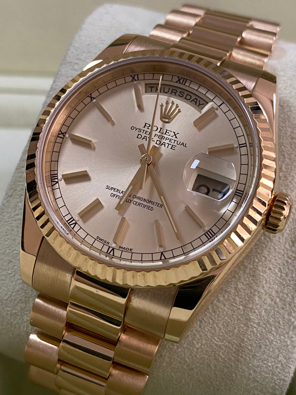 Rolex Yellow Gold Day-Date 36 - Y serial - Fluted Bezel - Champagne Dial - President Bracelet - 118238