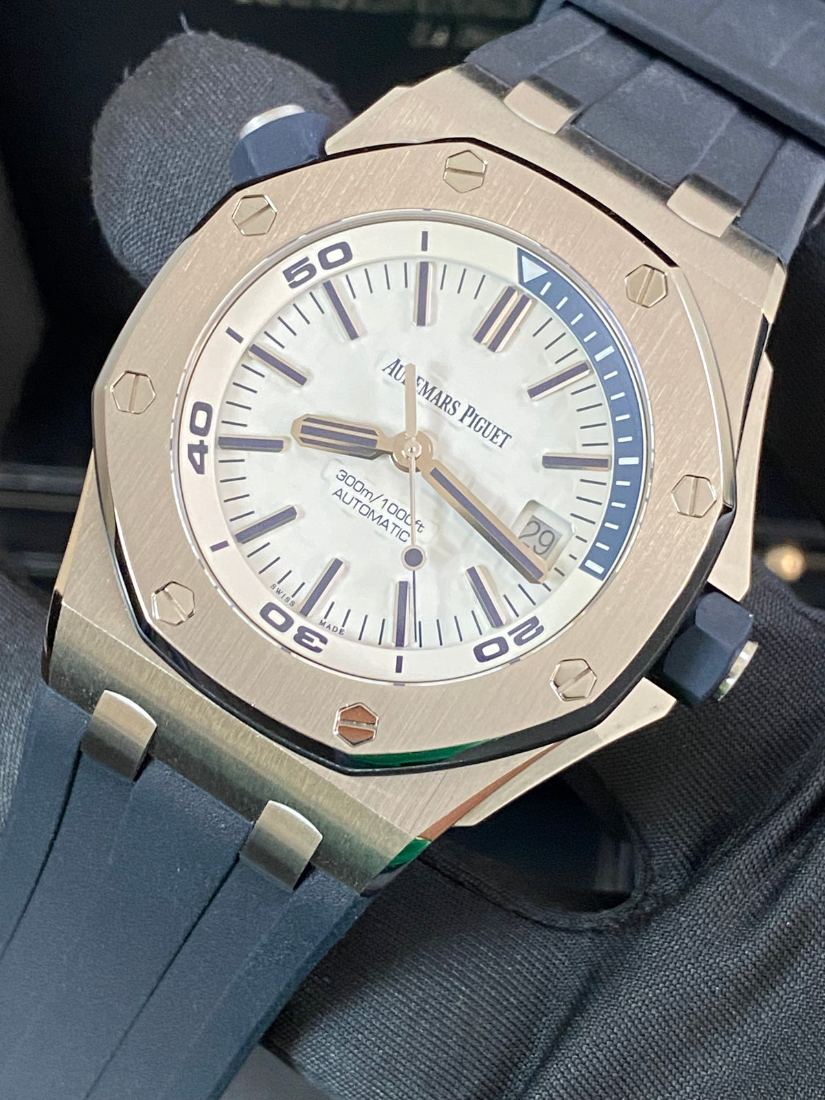 Audemars Piguet Royal Oak Offshore Diver - 2020 - White Dial Blue Accent - 15710ST.OO.A010CA.01 *FULL SET*