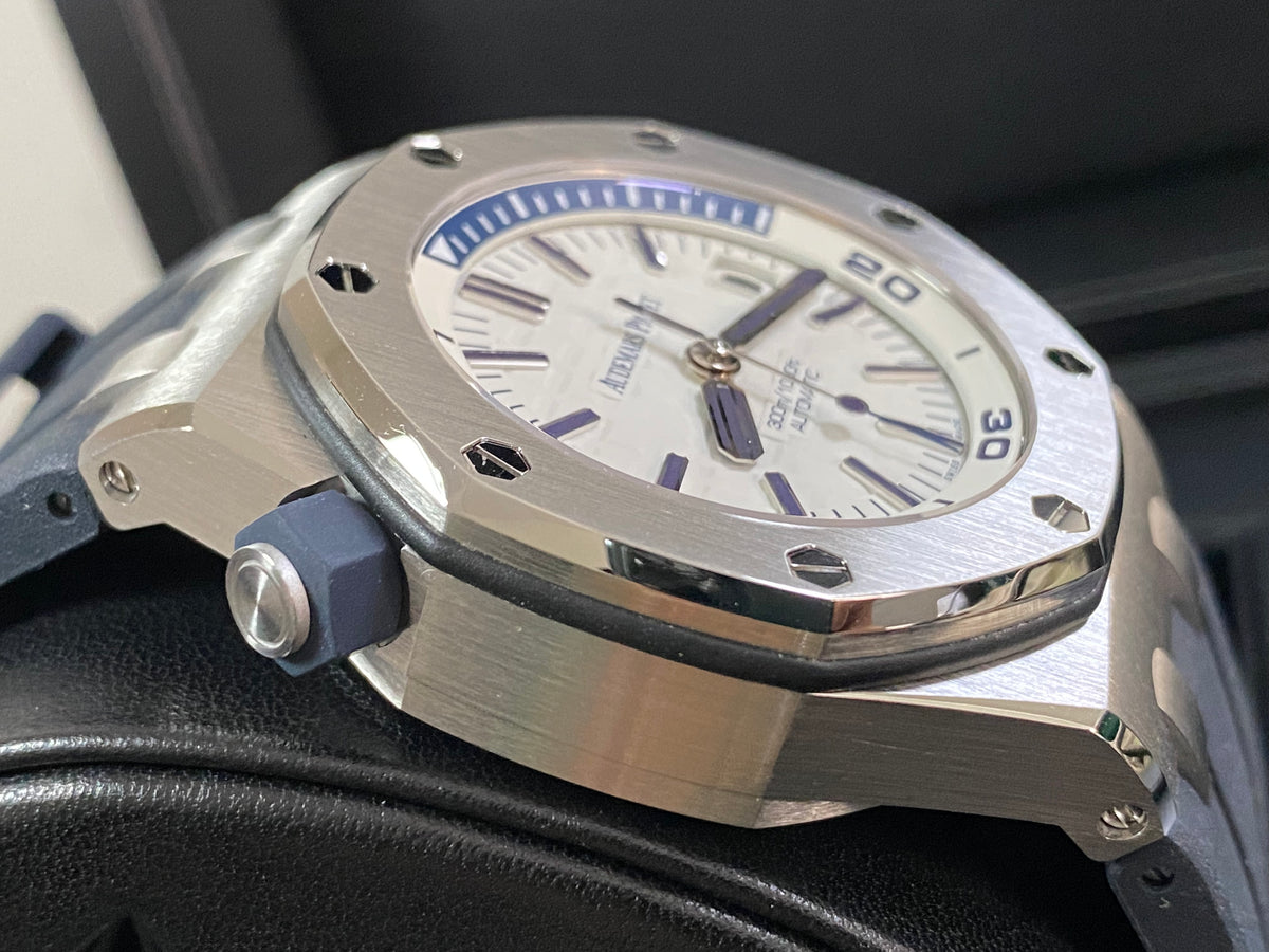 Audemars Piguet Royal Oak Offshore Diver - 2020 - White Dial Blue Accent - 15710ST.OO.A010CA.01 *FULL SET*