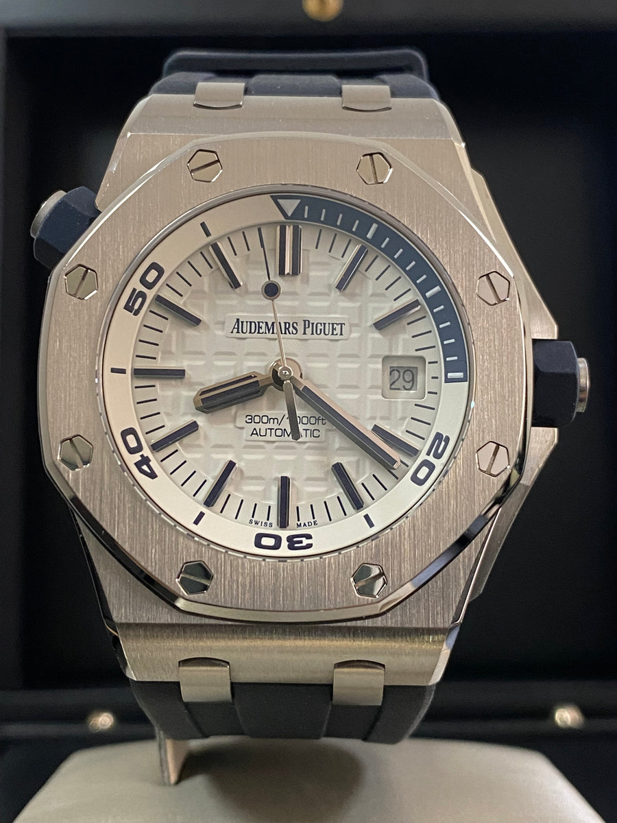 Audemars Piguet Royal Oak Offshore Diver - 2020 - White Dial Blue Accent - 15710ST.OO.A010CA.01 *FULL SET*