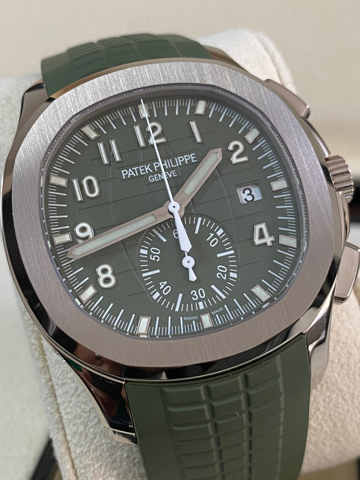 Patek Philippe Aquanaut White Gold - 2022 - 42.2 mm - Khaki Green Embossed Dial - 5968G-010 *FULL SET*