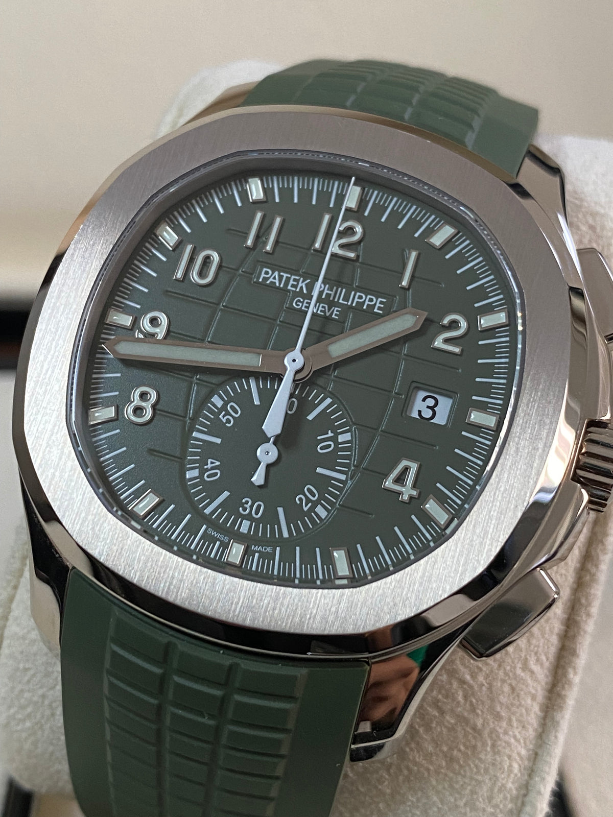 Patek Philippe Aquanaut White Gold - 2022 - 42.2 mm - Khaki Green Embossed Dial - 5968G-010 *FULL SET*