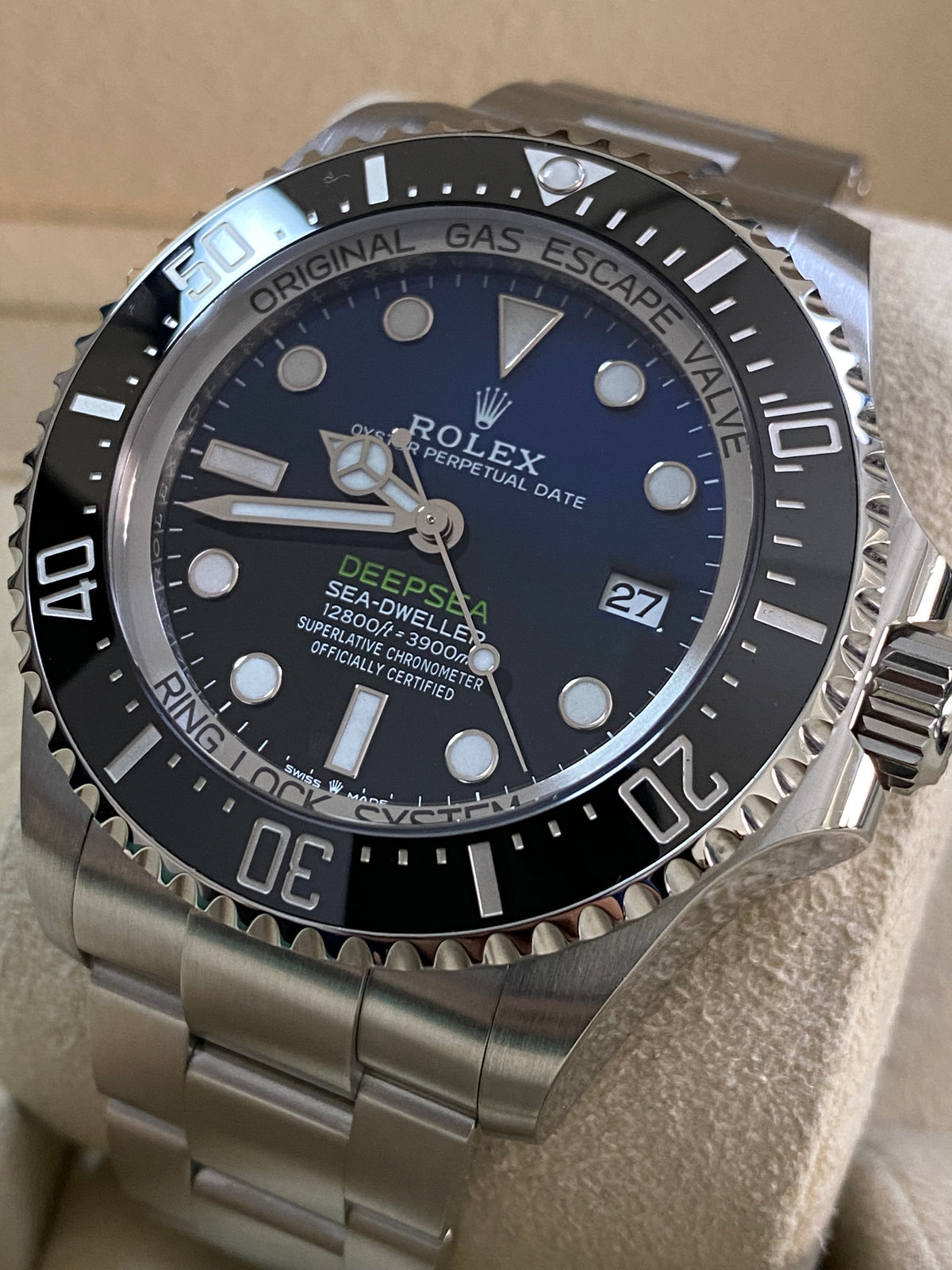 Rolex Sea-Dweller Deepsea 44 - 2023 - "James Cameron" - 136660 *FULL SET*