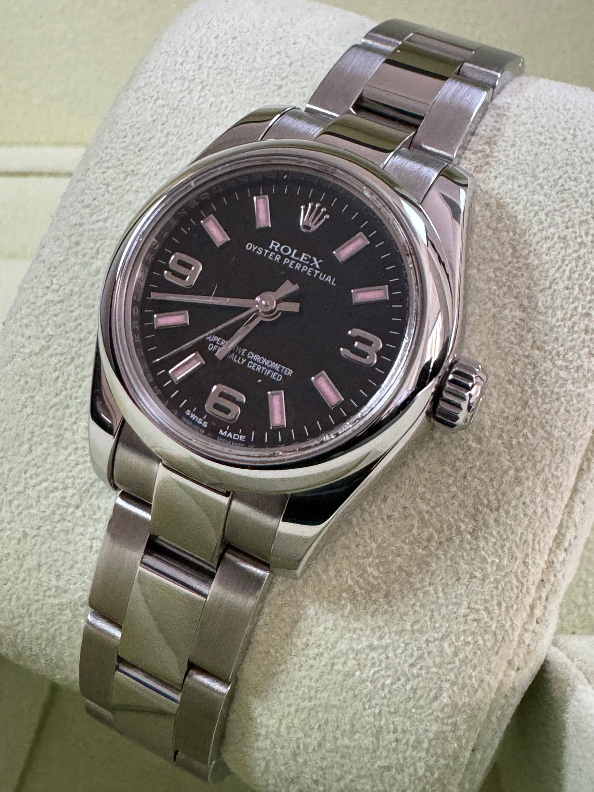 Rolex Steel Oyster Perpetual 26 - G serial - Domed Bezel - Black Index Dial - 176200