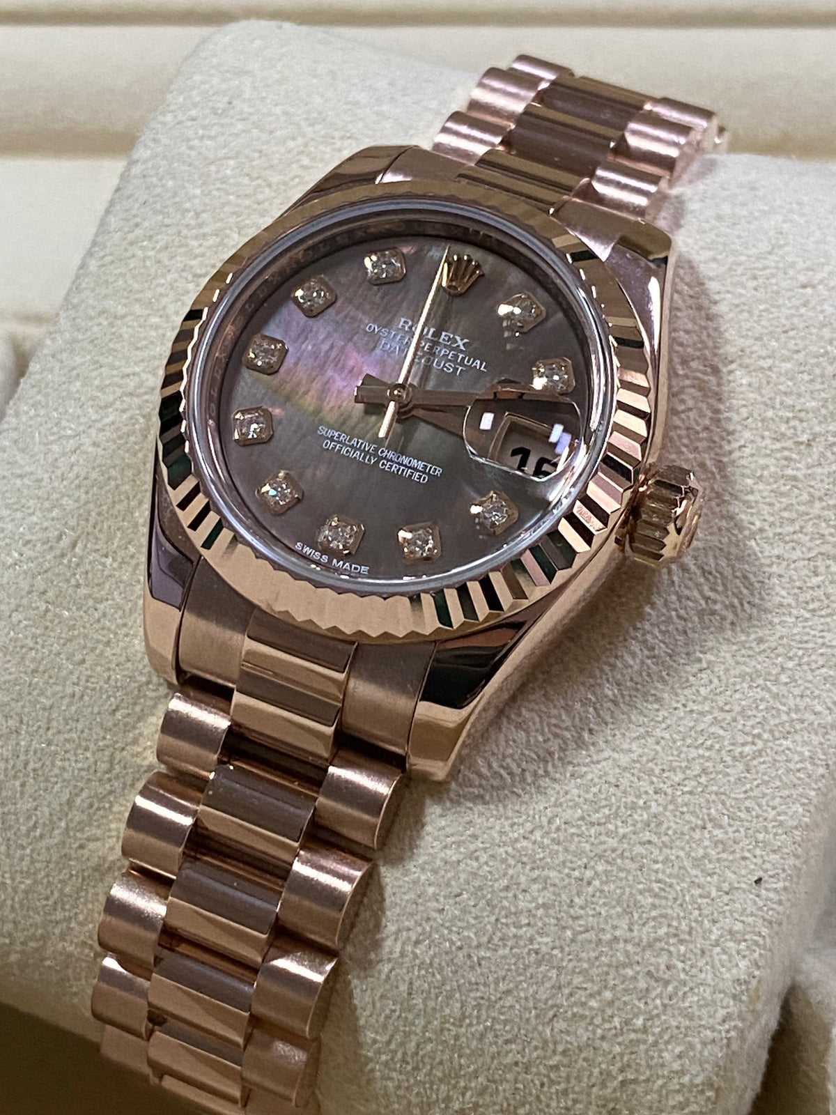 Rolex Everose Gold Lady-Datejust 26 - 2020 - Fluted Bezel - Factory Tahitian Mother of Pearl Diamond Dial - President Bracelet - 179175