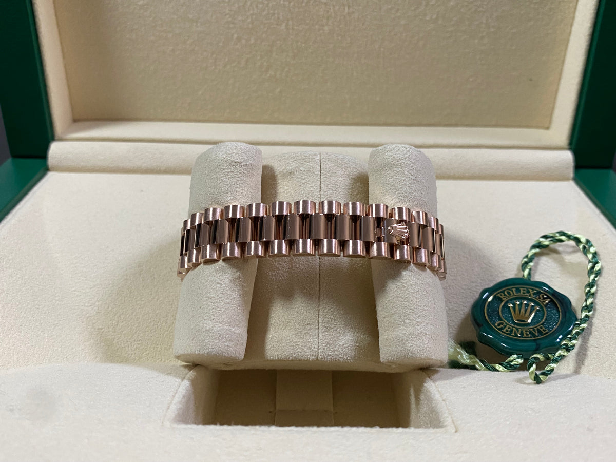 Rolex Everose Gold Lady-Datejust 26 - 2020 - Fluted Bezel - Factory Tahitian Mother of Pearl Diamond Dial - President Bracelet - 179175