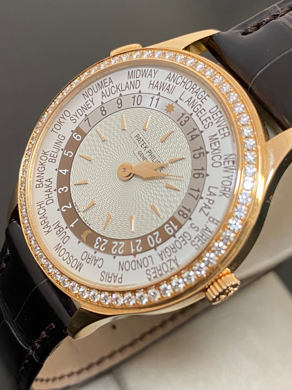 Patek Philippe World Time Tiffany & Co. - 2020 - Diamond Bezel - Ivory Dial - Leather Strap - 7130R-013 *FULL SET*