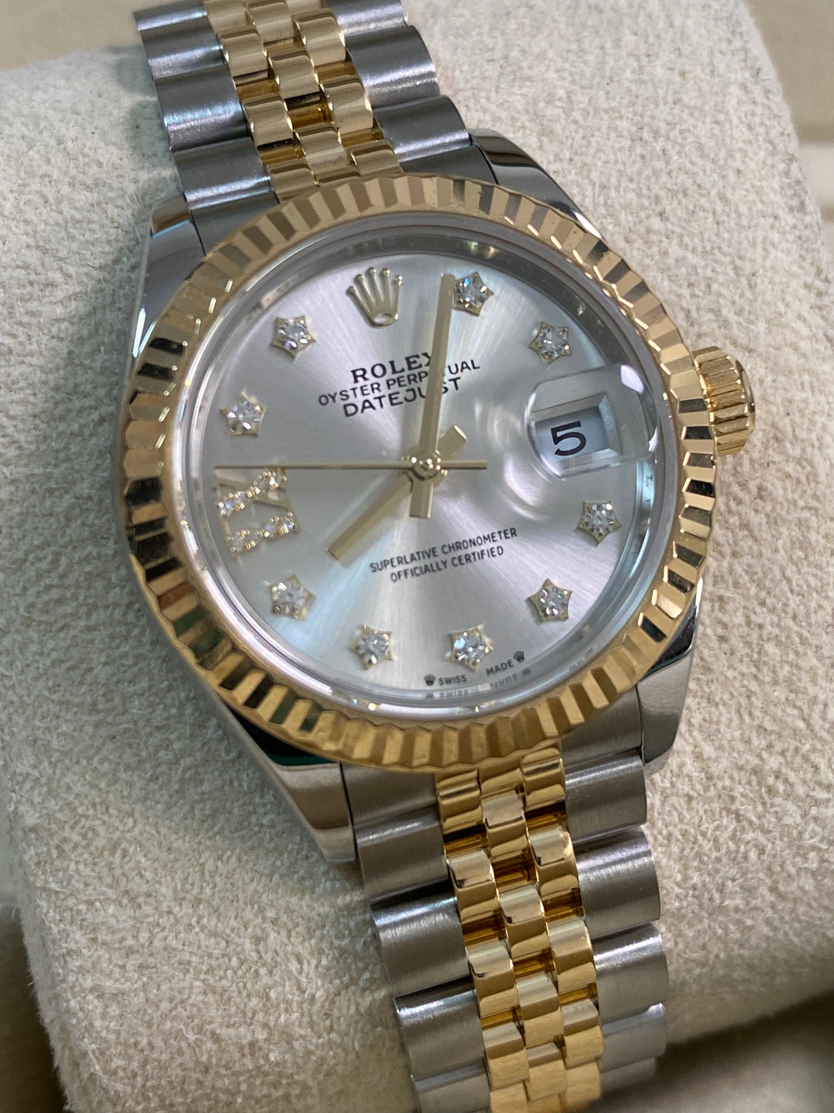 Rolex Steel and Yellow Gold Lady-Datejust 28 - 2023 - Fluted Bezel - Star Diamond Dial - Jubilee Bracelet - 279173 *FULL SET*