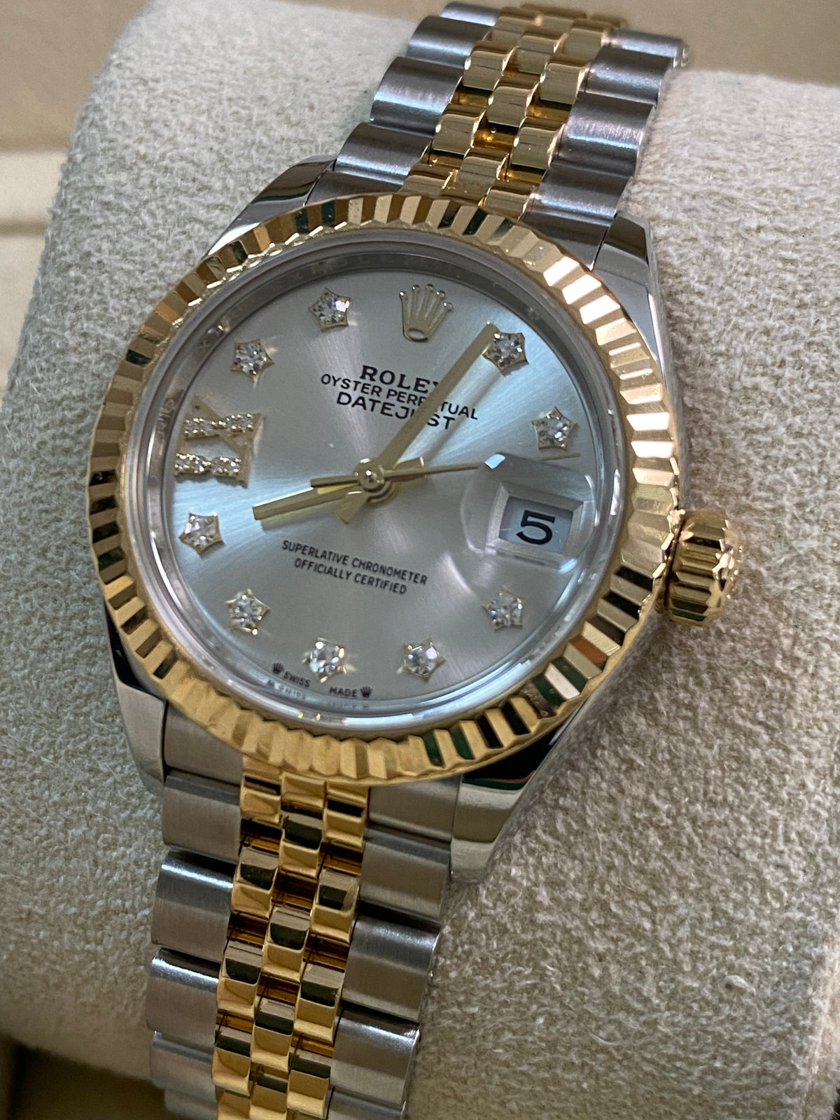 Rolex Steel and Yellow Gold Lady-Datejust 28 - 2023 - Fluted Bezel - Star Diamond Dial - Jubilee Bracelet - 279173 *FULL SET*